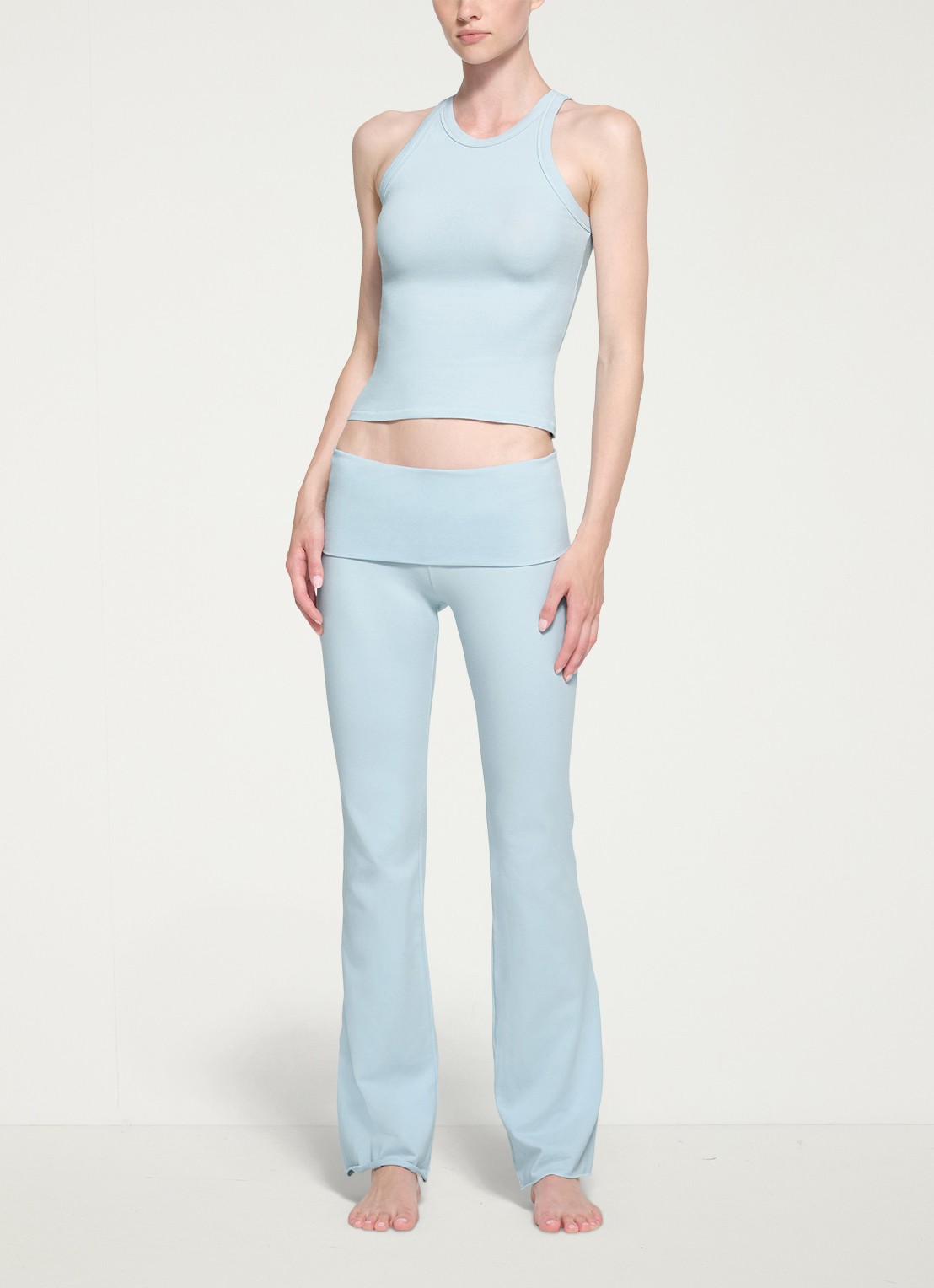 SKIMS Cotton Jersey mid waist straight fit loungebroek  - detail lichtblauw