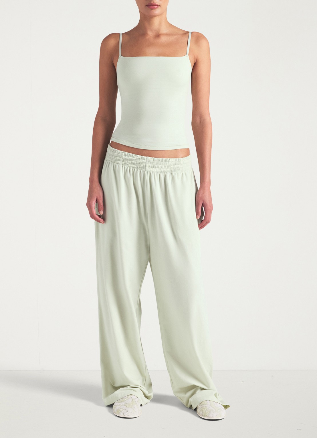 SKIMS Cotton Jersey mid waist wide fit loungebroek met steekzakken - detail lichtgroen