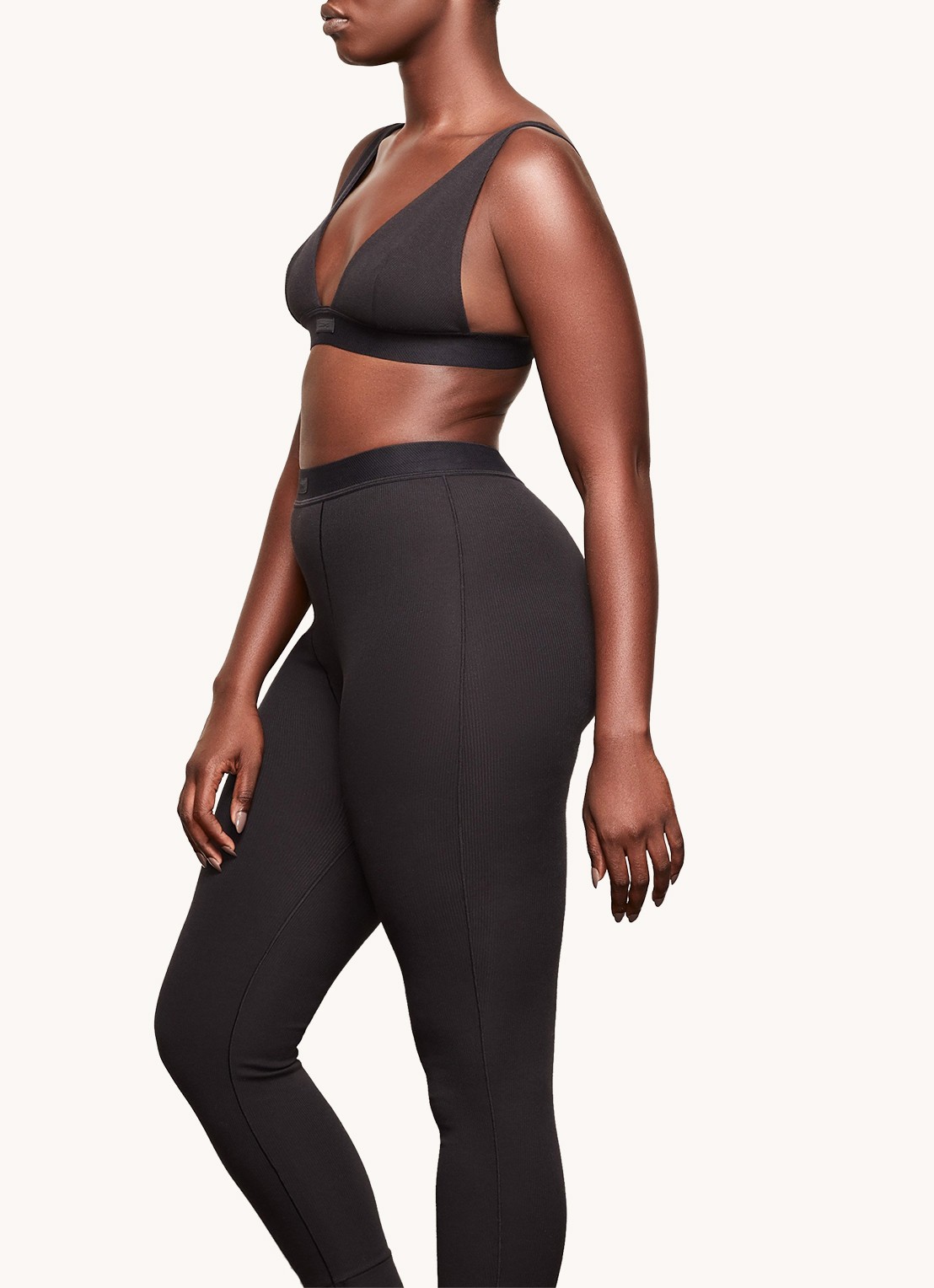 SKIMS Cotton Rib high waist loungebroek met ribstructuur - detail 3 zwart