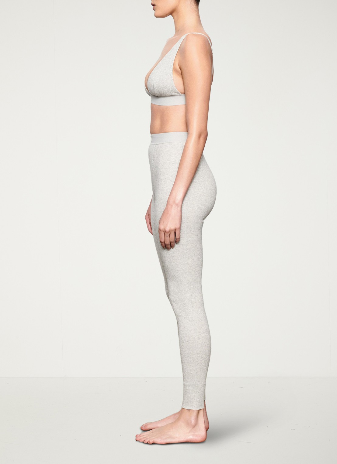 SKIMS Cotton Rib high waist loungebroek met ribstructuur - detail 4 grijsmele