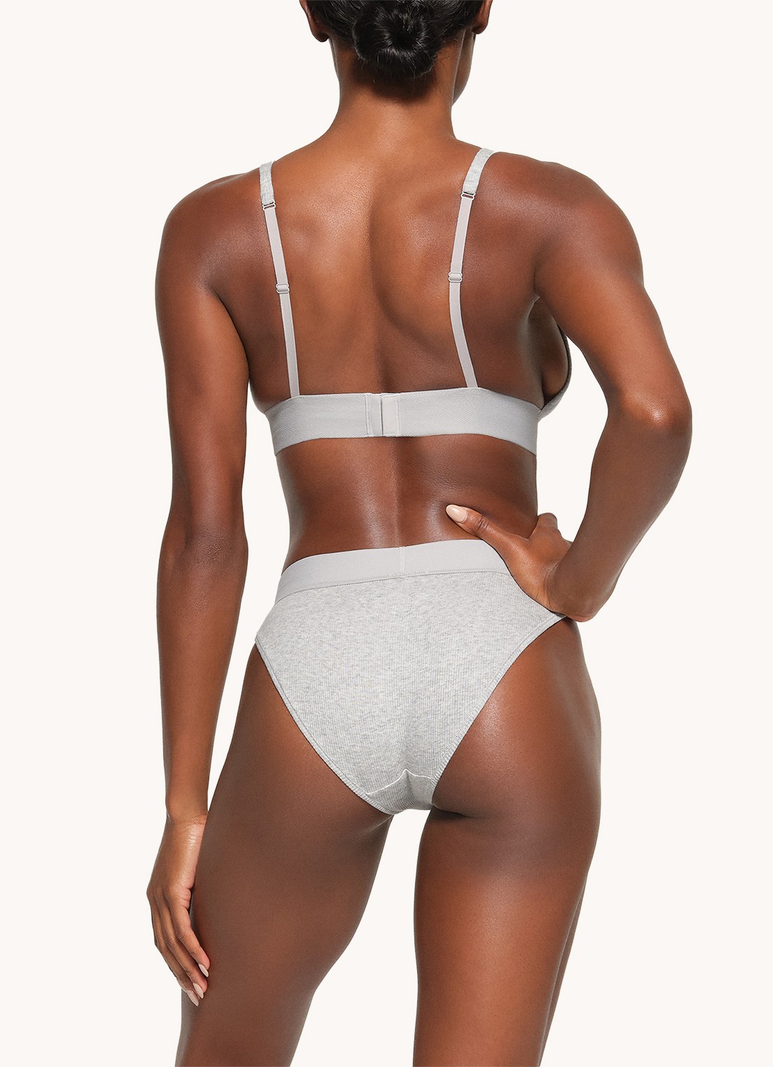 SKIMS Cotton Rib plunge bralette met ribstructuur - achterkant grijsmele
