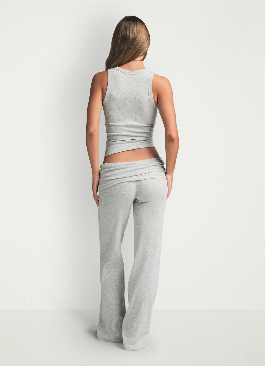 SKIMS Cotton Rib tanktop met ronde hals - achterkant 4 light heather grey