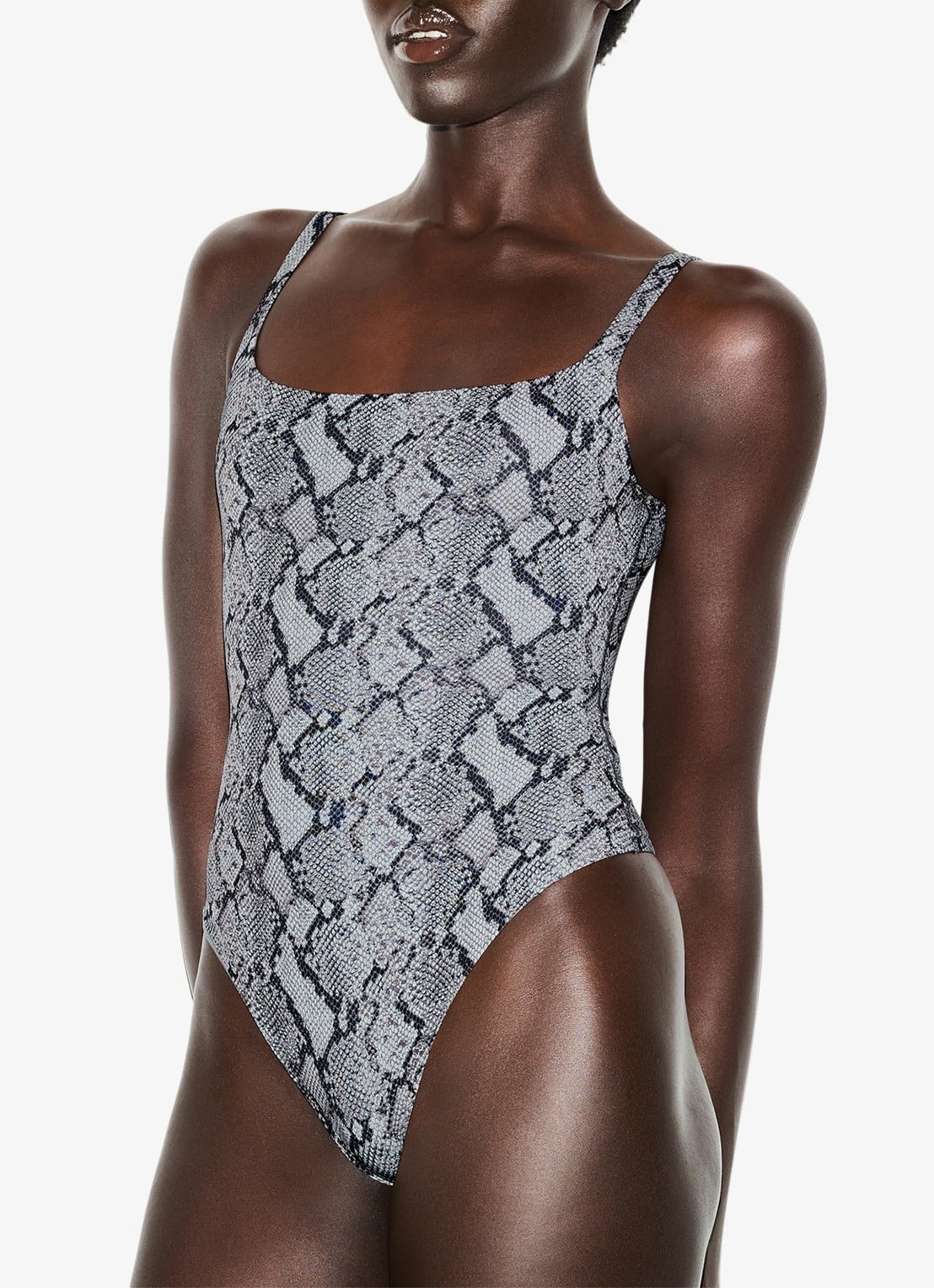 SKIMS Fits Everybody body met rechthoekige hals - detail 3 shadow snake print