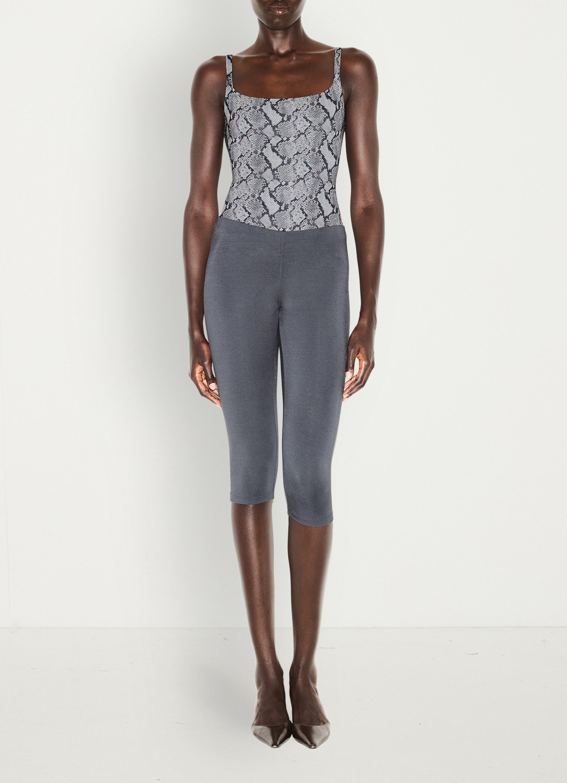 SKIMS Fits Everybody body met rechthoekige hals - detail 4 shadow snake print