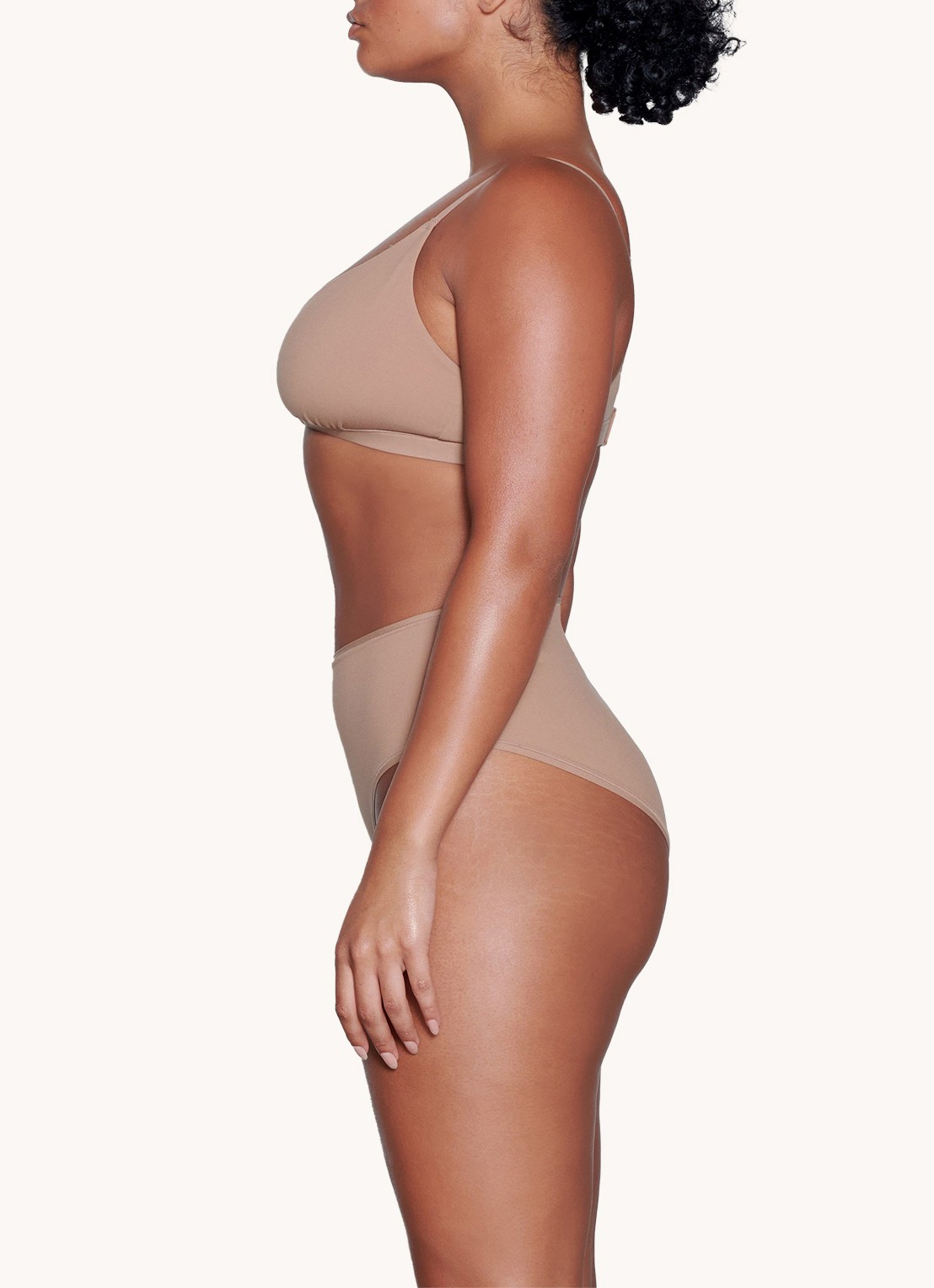 SKIMS Fits Everybody bralette zonder vulling - detail 4 lichtbruin