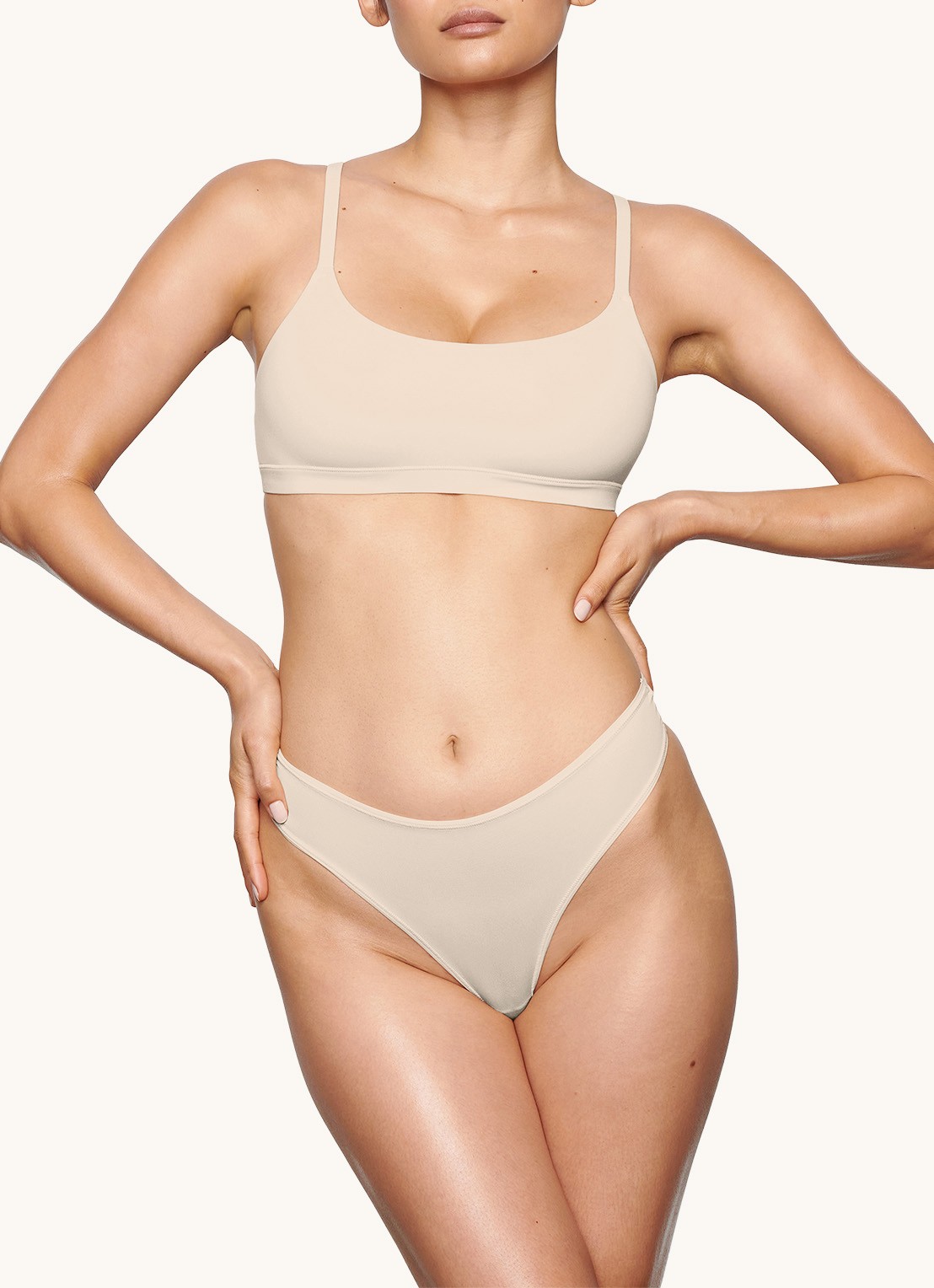 SKIMS Fits Everybody bralette zonder vulling - detail 2 zand
