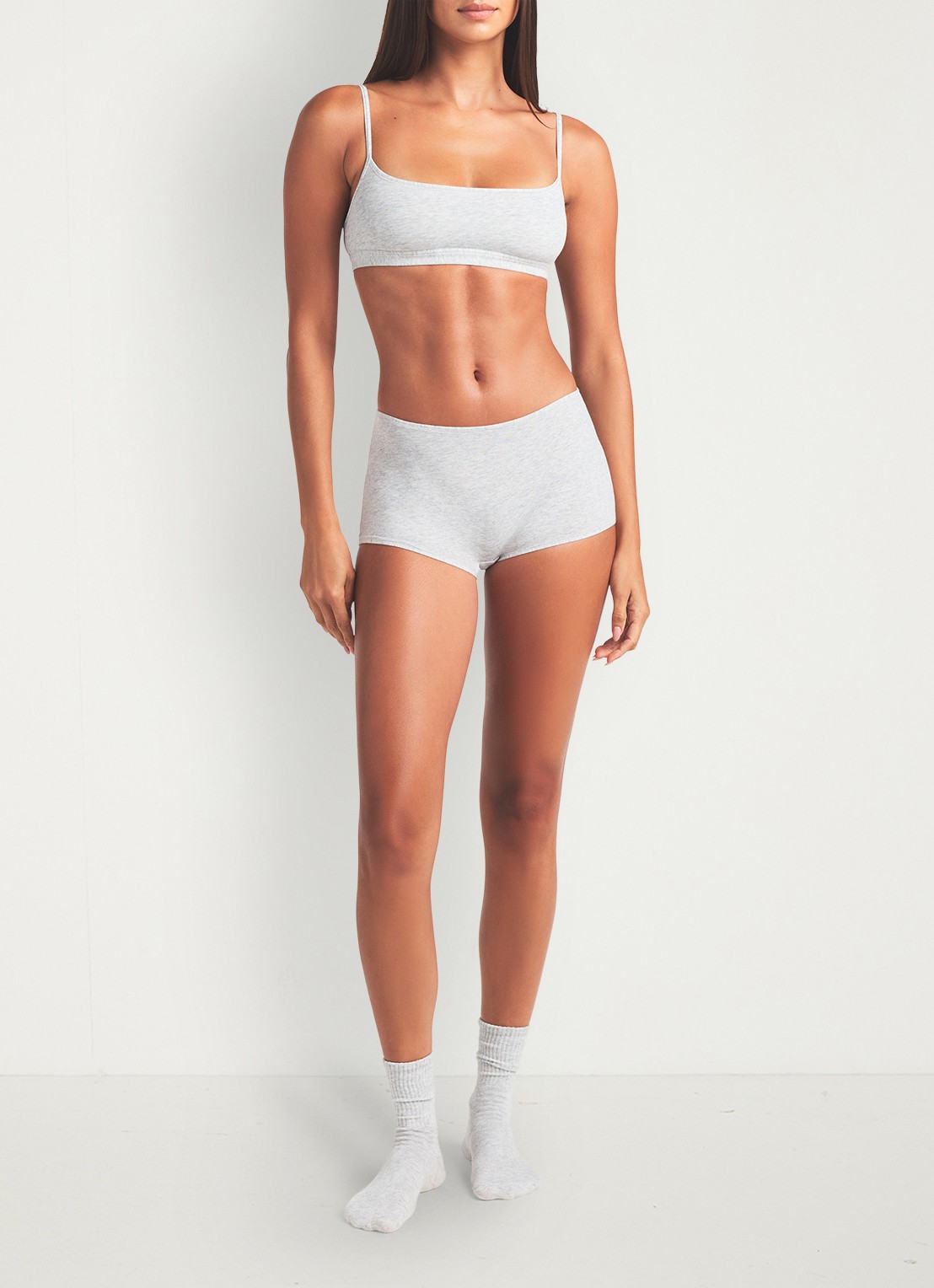 SKIMS Fits Everybody mid waisted shorty - voorkant 2 lichtgrijs