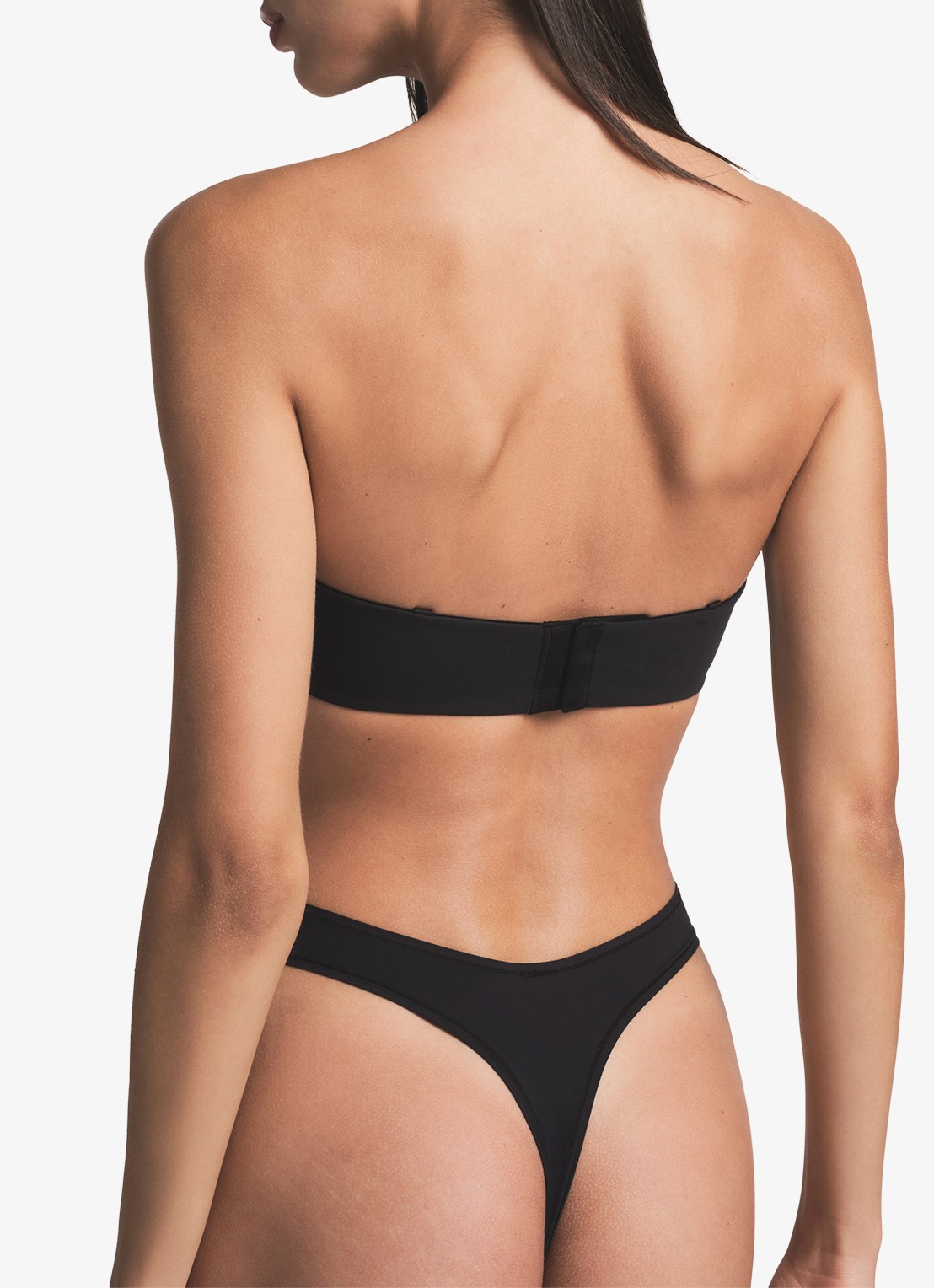 SKIMS Fits Everybody strapless bh  - achterkant 4 onyx