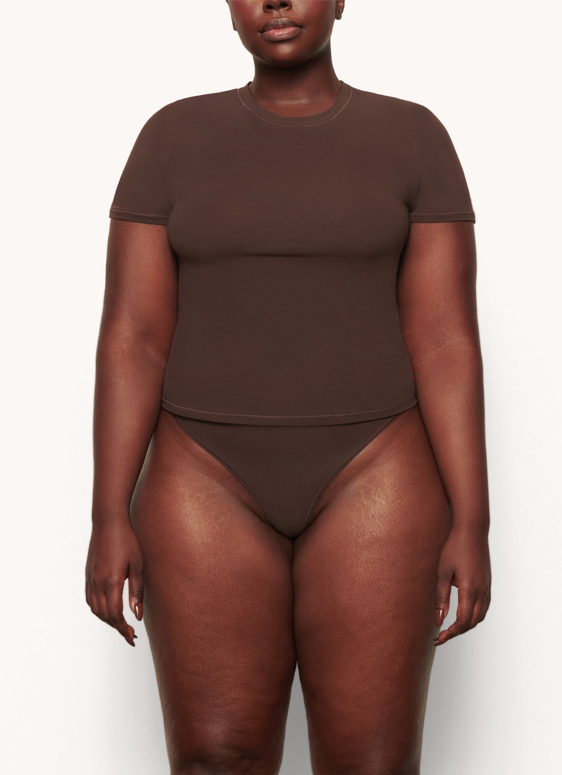 SKIMS Fits Everybody T-shirt met ronde hals - detail 3 chocoladebruin