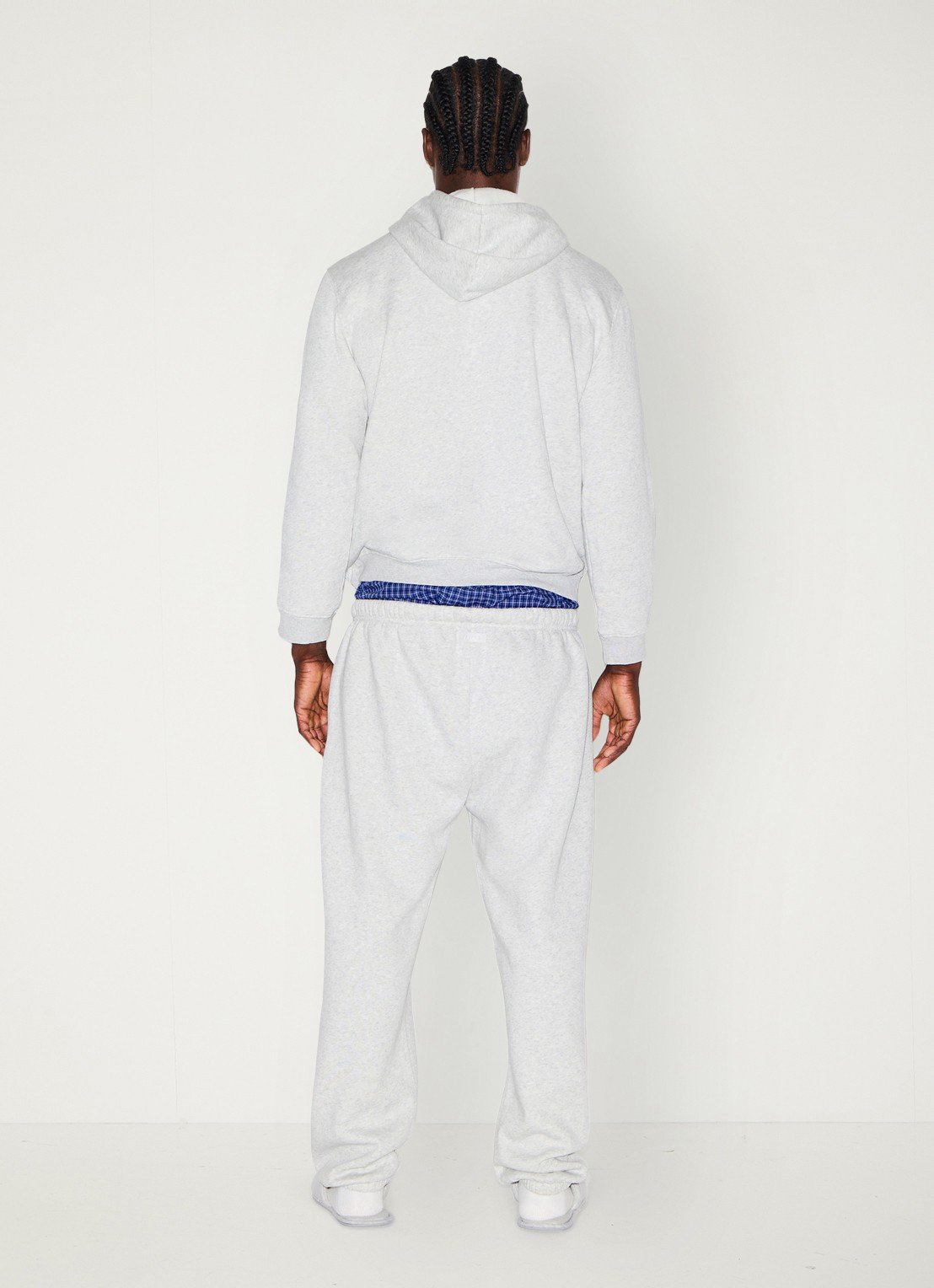 SKIMS Fleece Lounge hoodie met kangoeroezak  - achterkant lichtgrijs