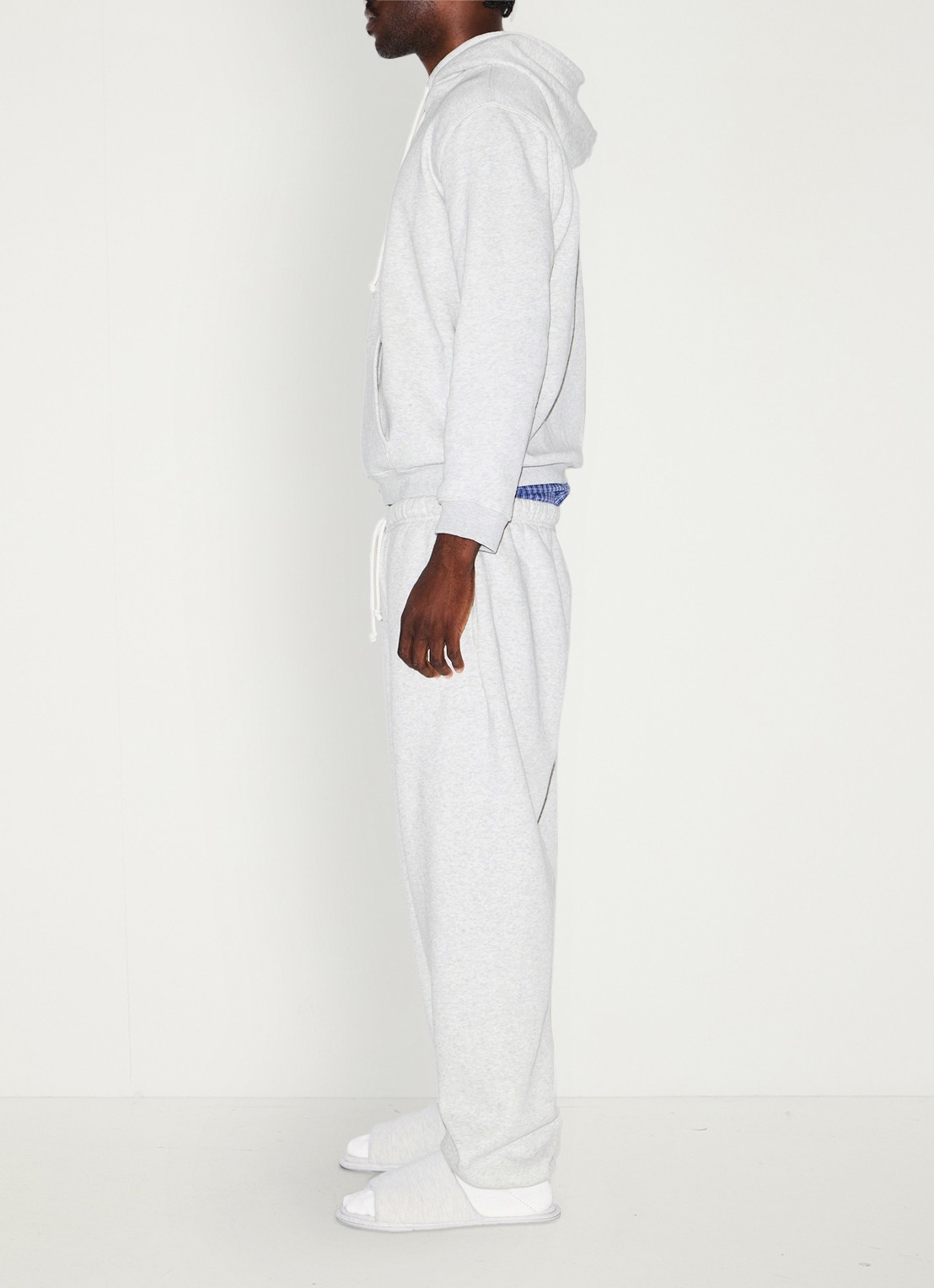 SKIMS Fleece Lounge hoodie met kangoeroezak  - detail 3 lichtgrijs