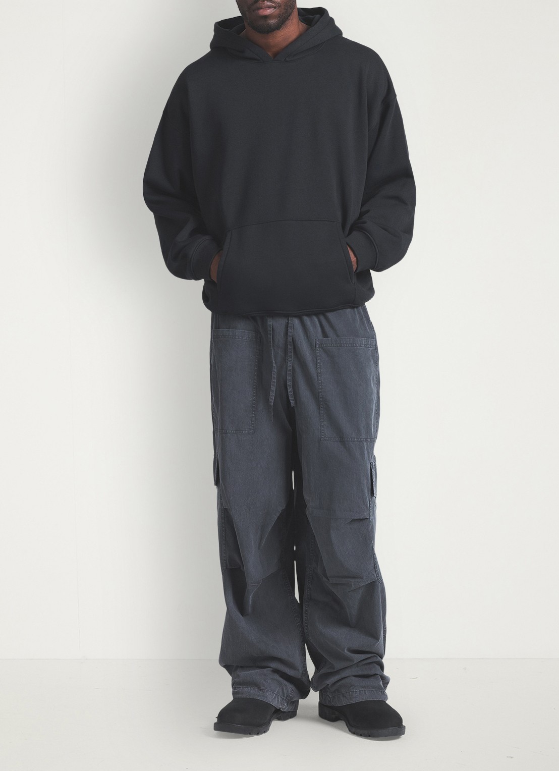 SKIMS Fleece Lounge hoodie met kangoeroezak - voorkant 2 washed onyx