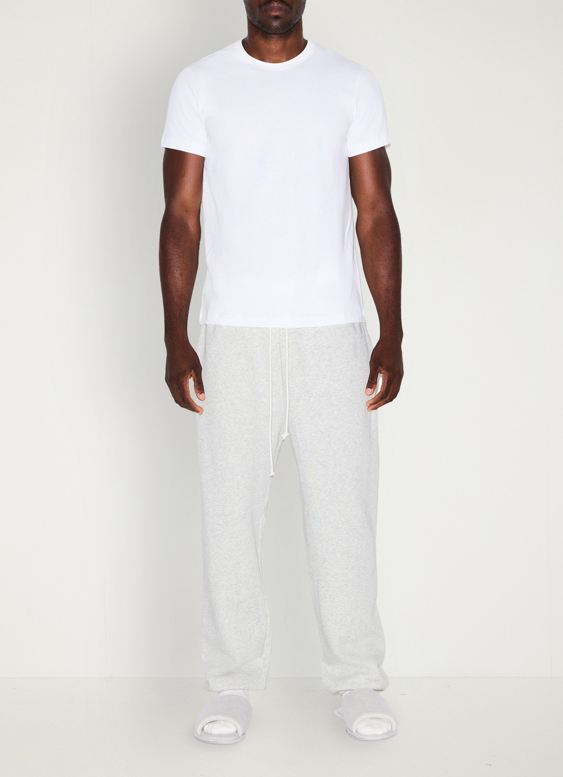 SKIMS Fleece Lounge joggingsbroek met steekzakken - voorkant 3 light heather grey