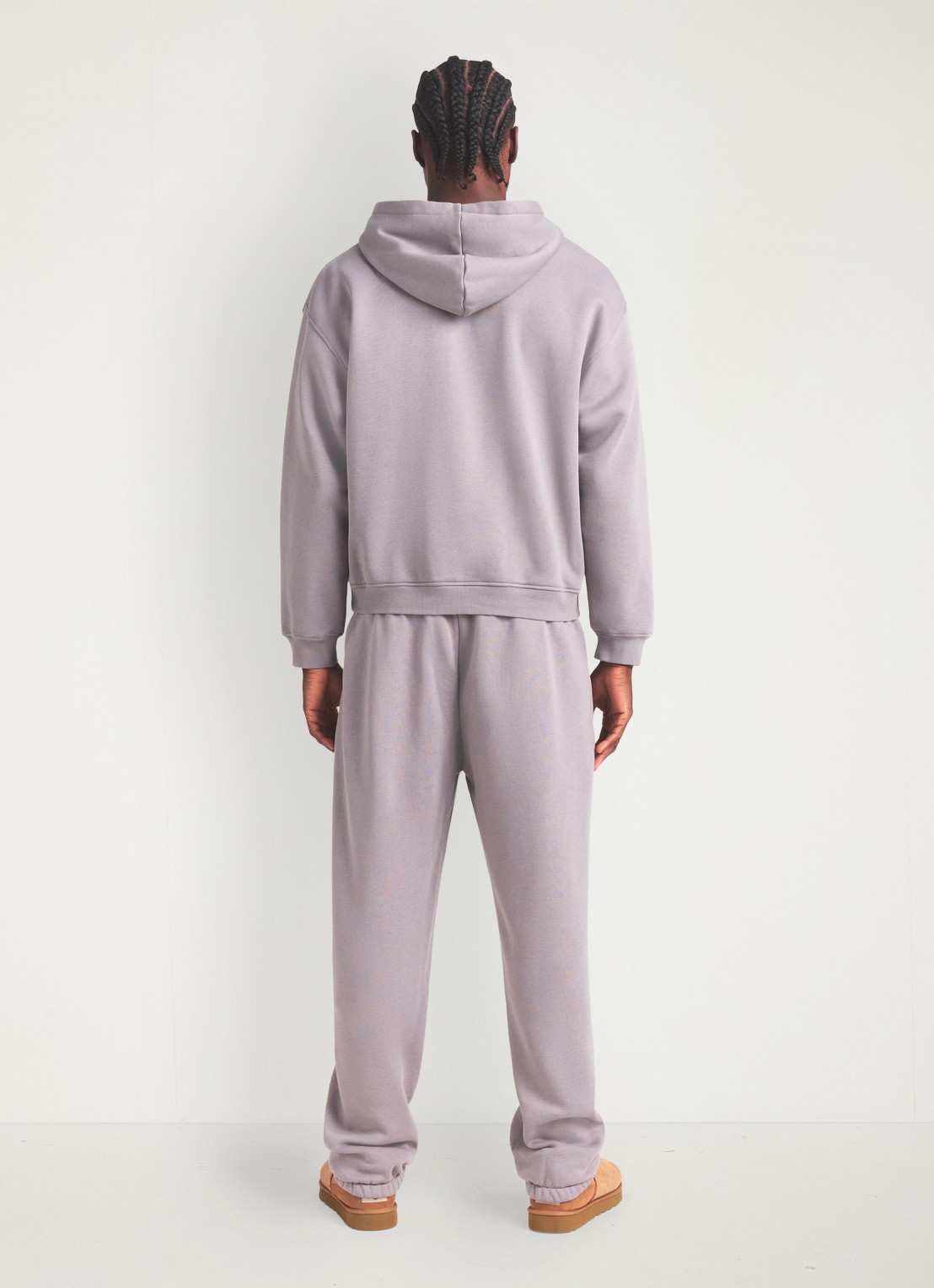 SKIMS Fleece Lounge joggingsbroek met steekzakken - achterkant shadow