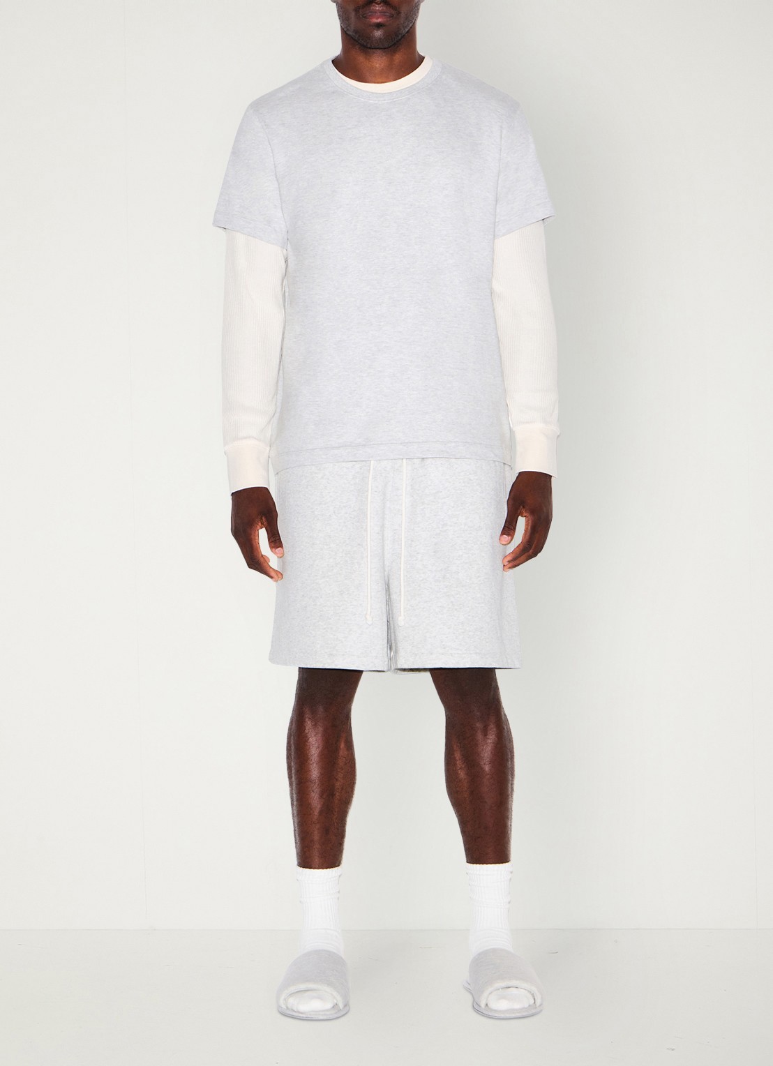 SKIMS Fleece Lounge straight fit korte loungebroek  - detail 4 lichtgrijs