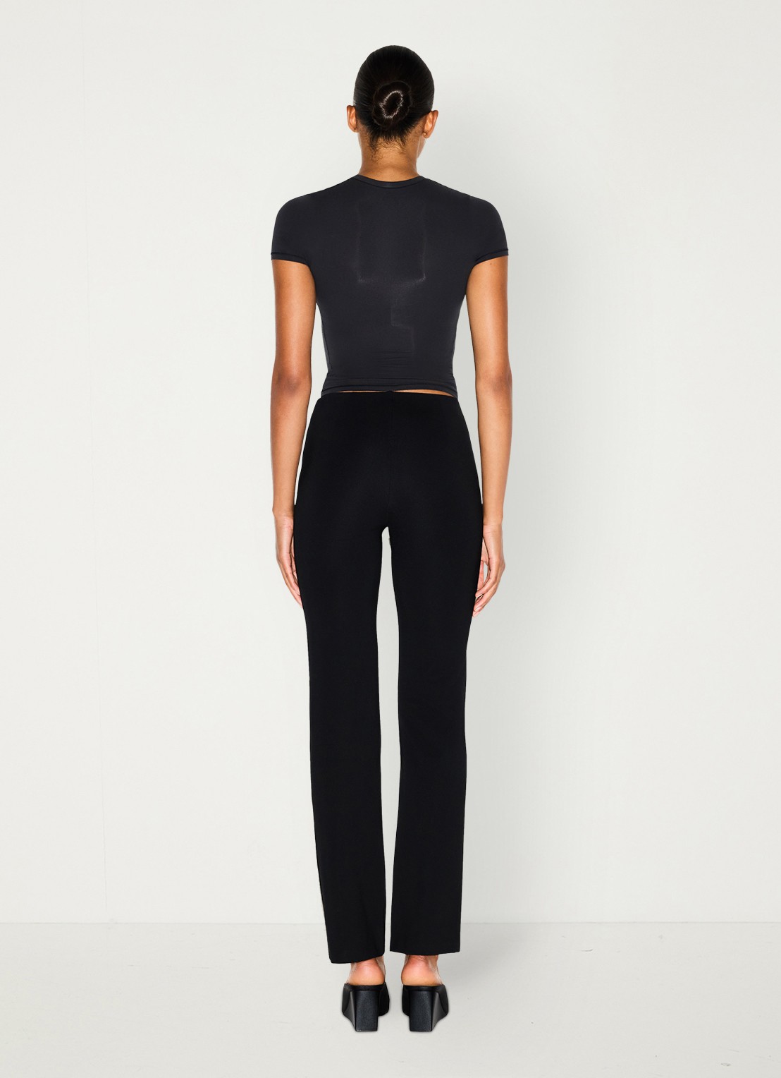 SKIMS High waist slim fit pantalon met stretch - achterkant 3 zwart