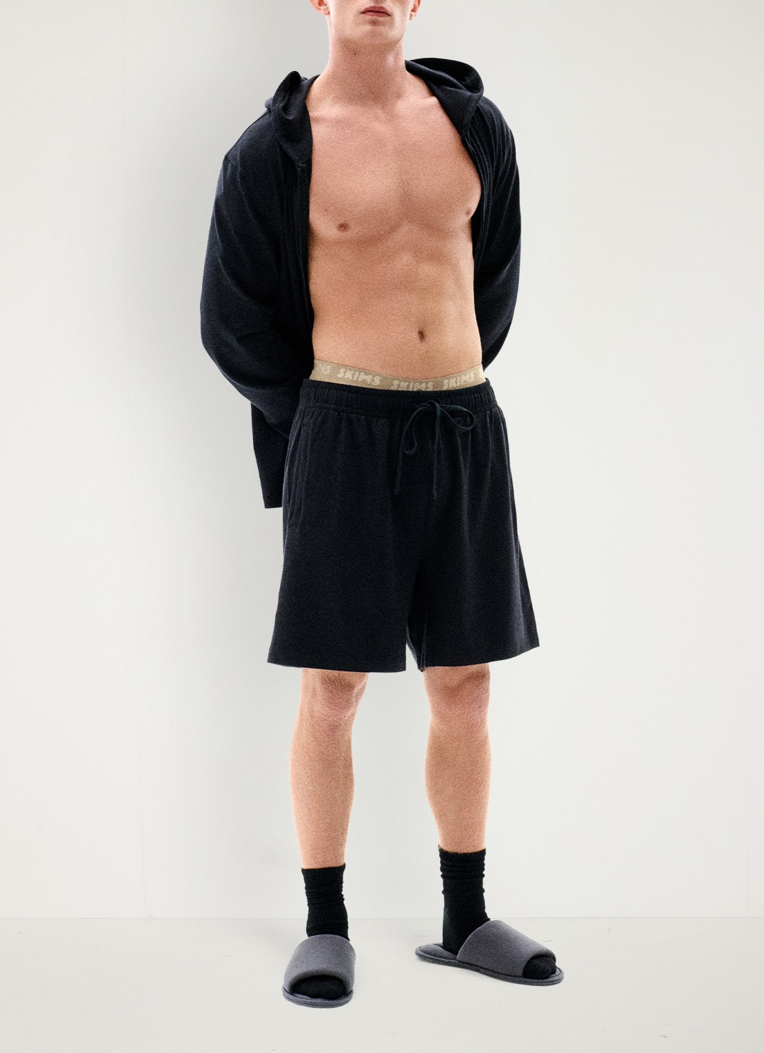SKIMS Jersey Lounge regular fit korte joggingbroek - voorkant 4 obsidian