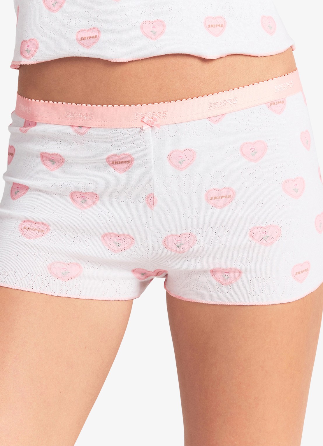 SKIMS Pointelle pyjamaset met print - detail 4 snow lace hearts