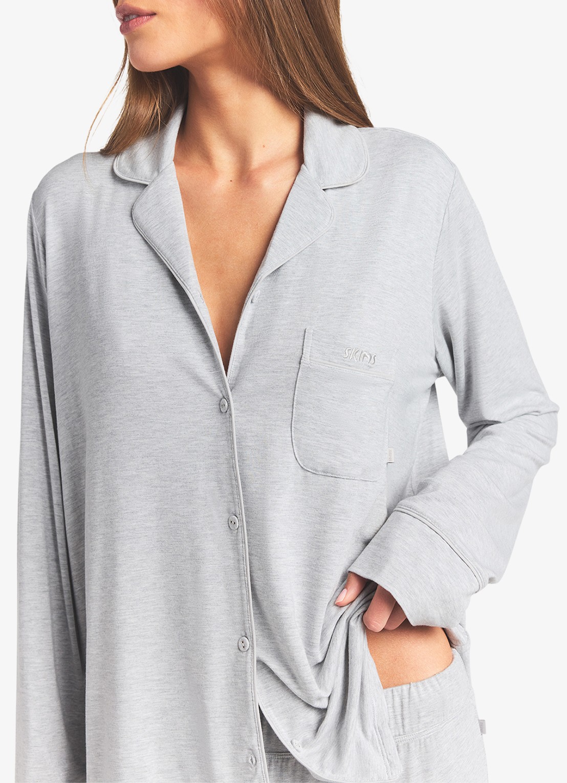 SKIMS Pyjamaset met logo - detail 2 lichtgrijs