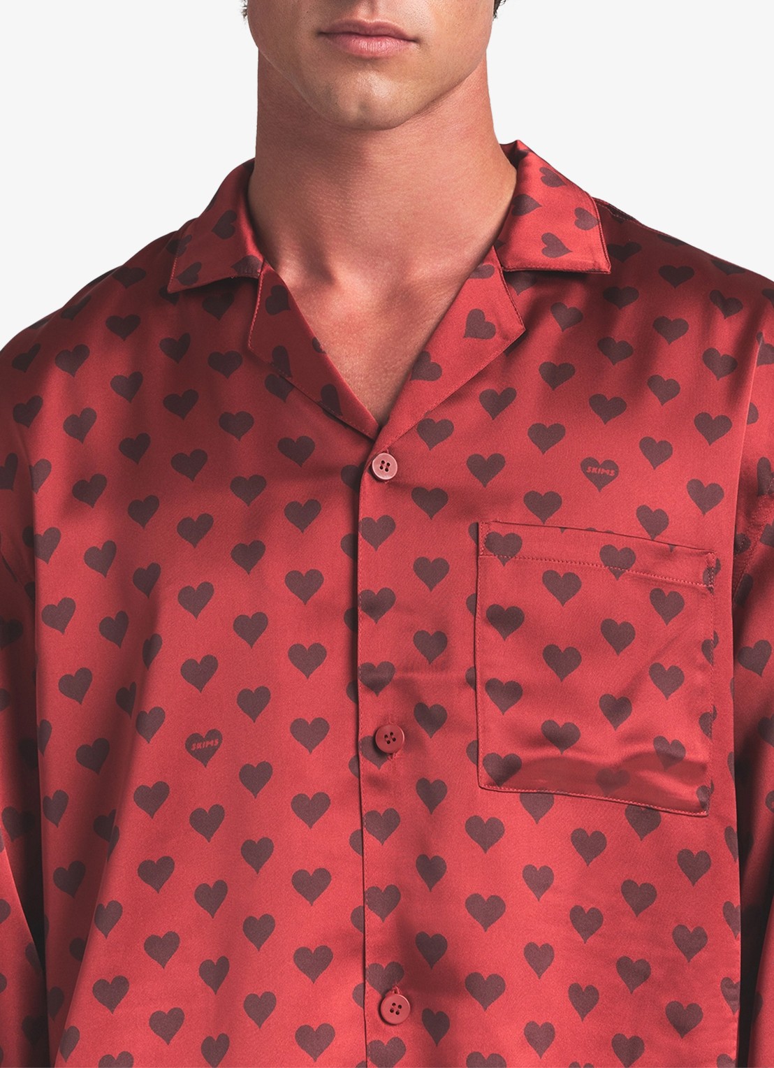 SKIMS Sateen Sleep pyjamaset met print - detail 4 red heart
