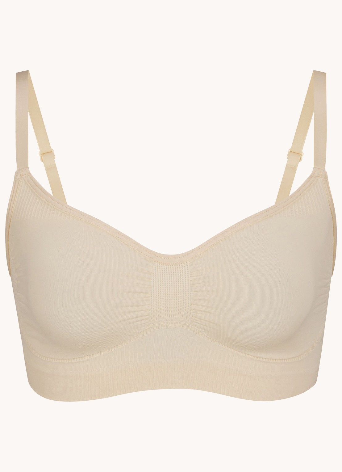 SKIMS Seamless Sculpt bralette met plooidetail - voorkant zand
