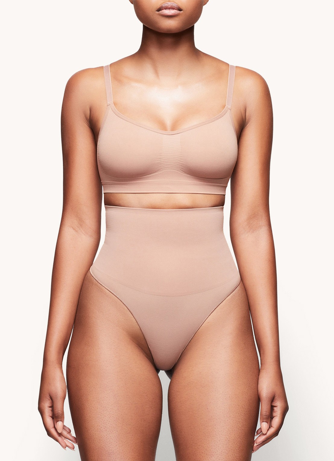 SKIMS Seamless Sculpt bralette met plooidetail - detail 3 lichtbruin