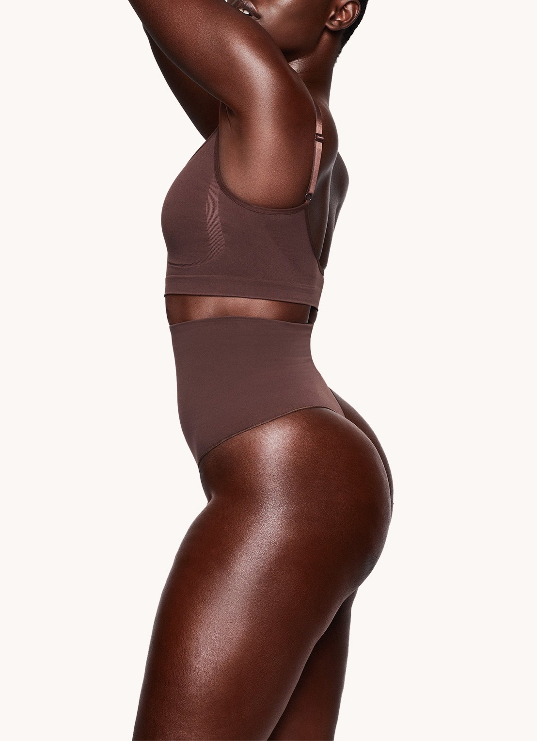 SKIMS Seamless Sculpt bralette met plooidetail - detail 4 donkerbruin