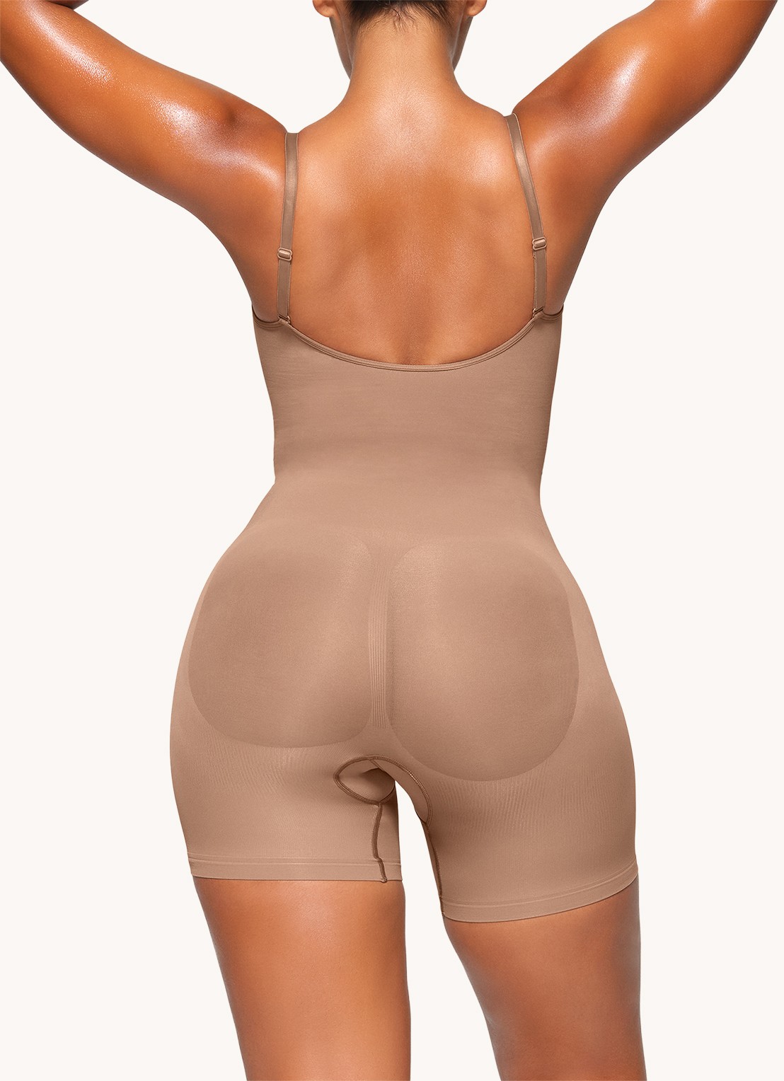 SKIMS Seamless Sculpt corrigerende body met plooidetail - achterkant 4 lichtbruin