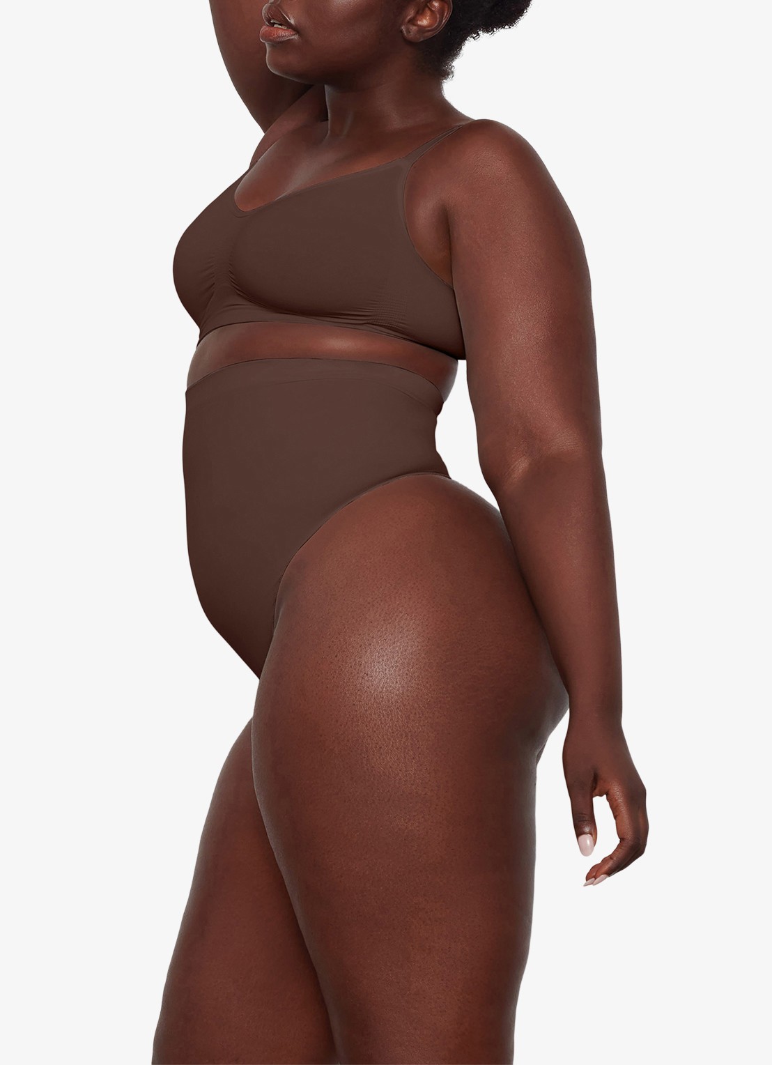 SKIMS Seamless Sculpt high waisted corrigerende string - detail 2 donkerbruin