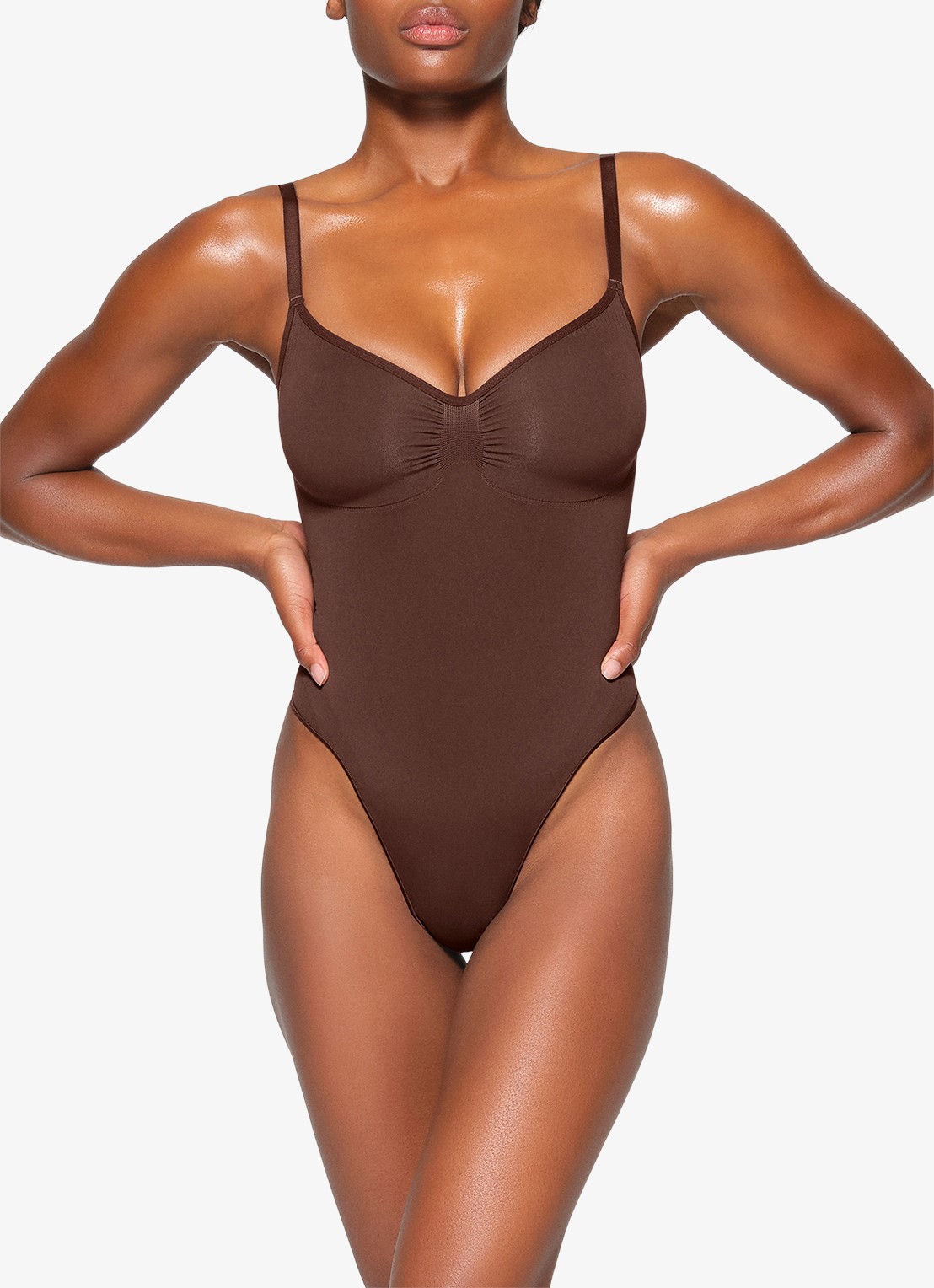 SKIMS Seamless Sculpt low back corrigerende body - detail chocoladebruin