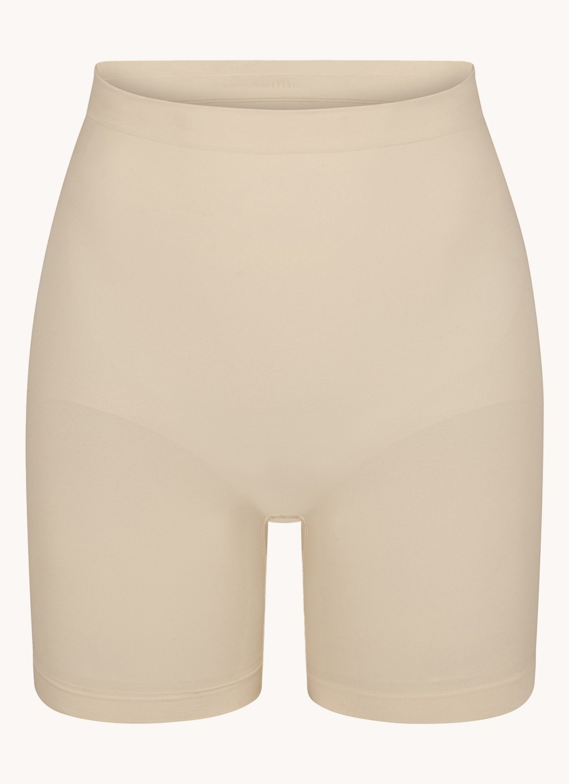 SKIMS Seamless Sculpt mid waisted corrigerende short - voorkant 4 zand