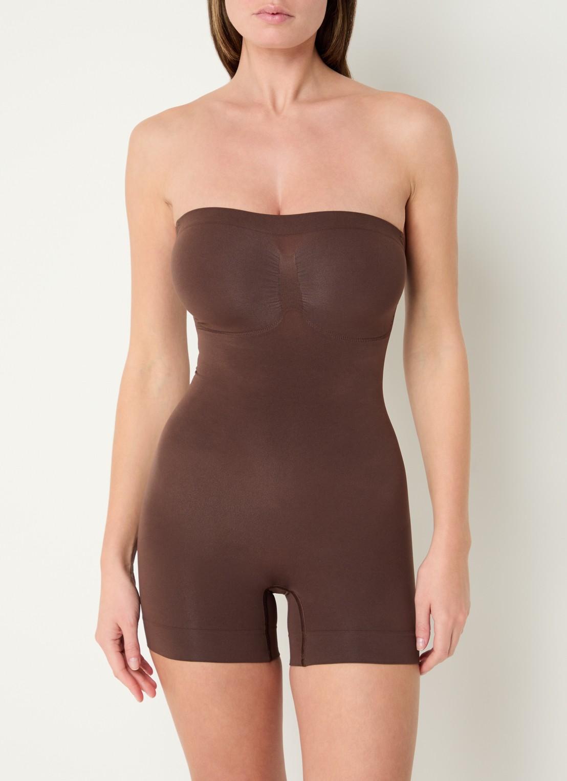 SKIMS Seamless Sculpt strapless corrigerende body - detail 5 chocoladebruin