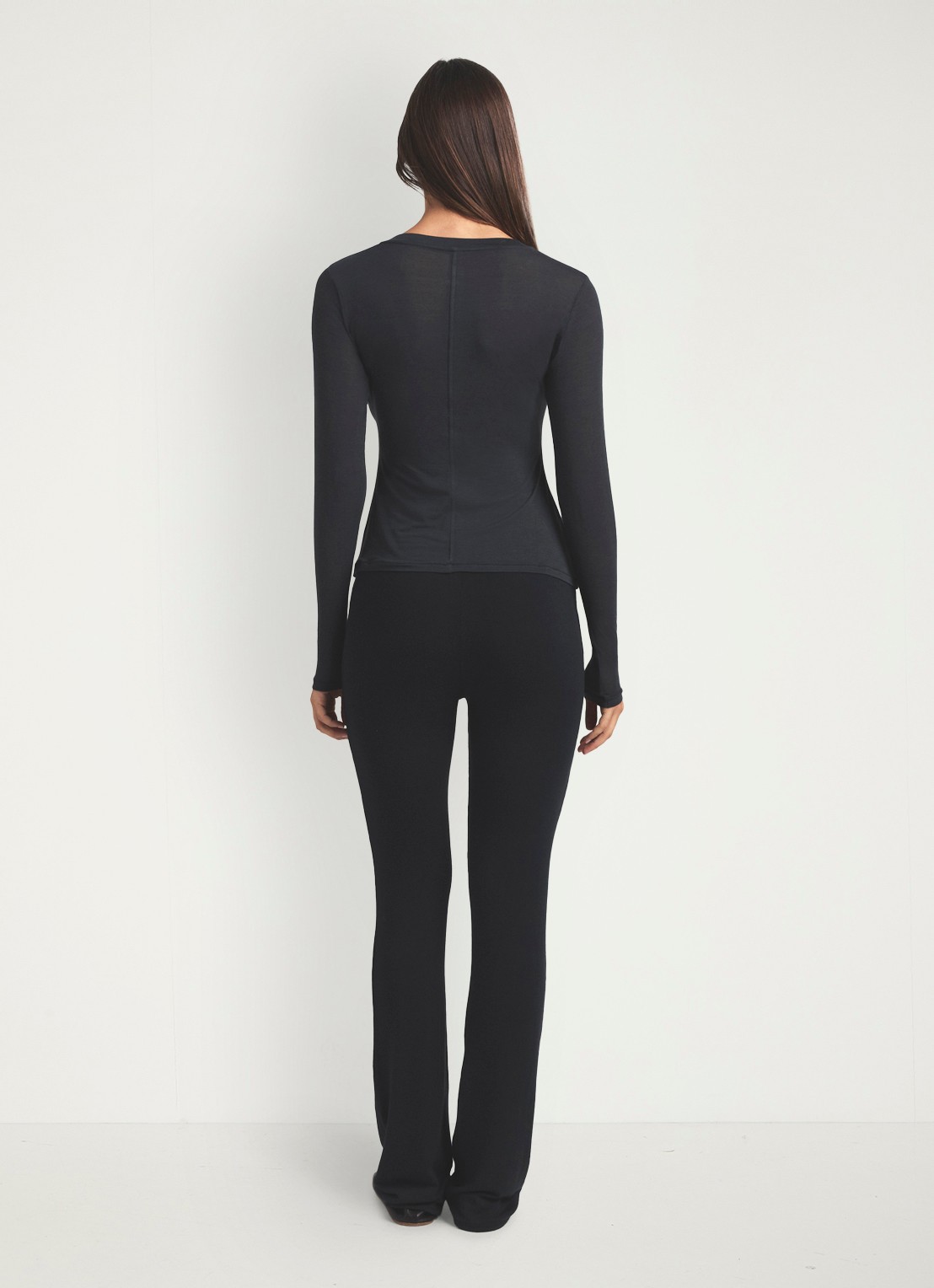 SKIMS Sheer Modal top in kasjmierblend - achterkant 3 onyx