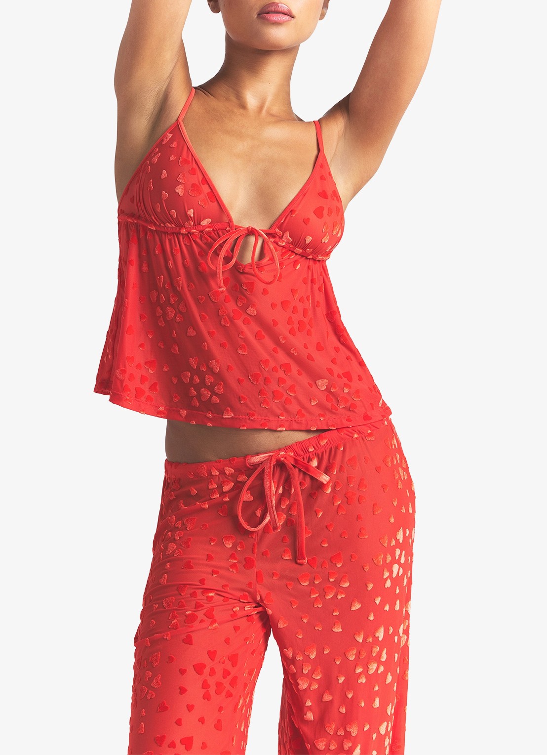 SKIMS Sheer Velvet pyjamaset met details van fluweel - detail ruby