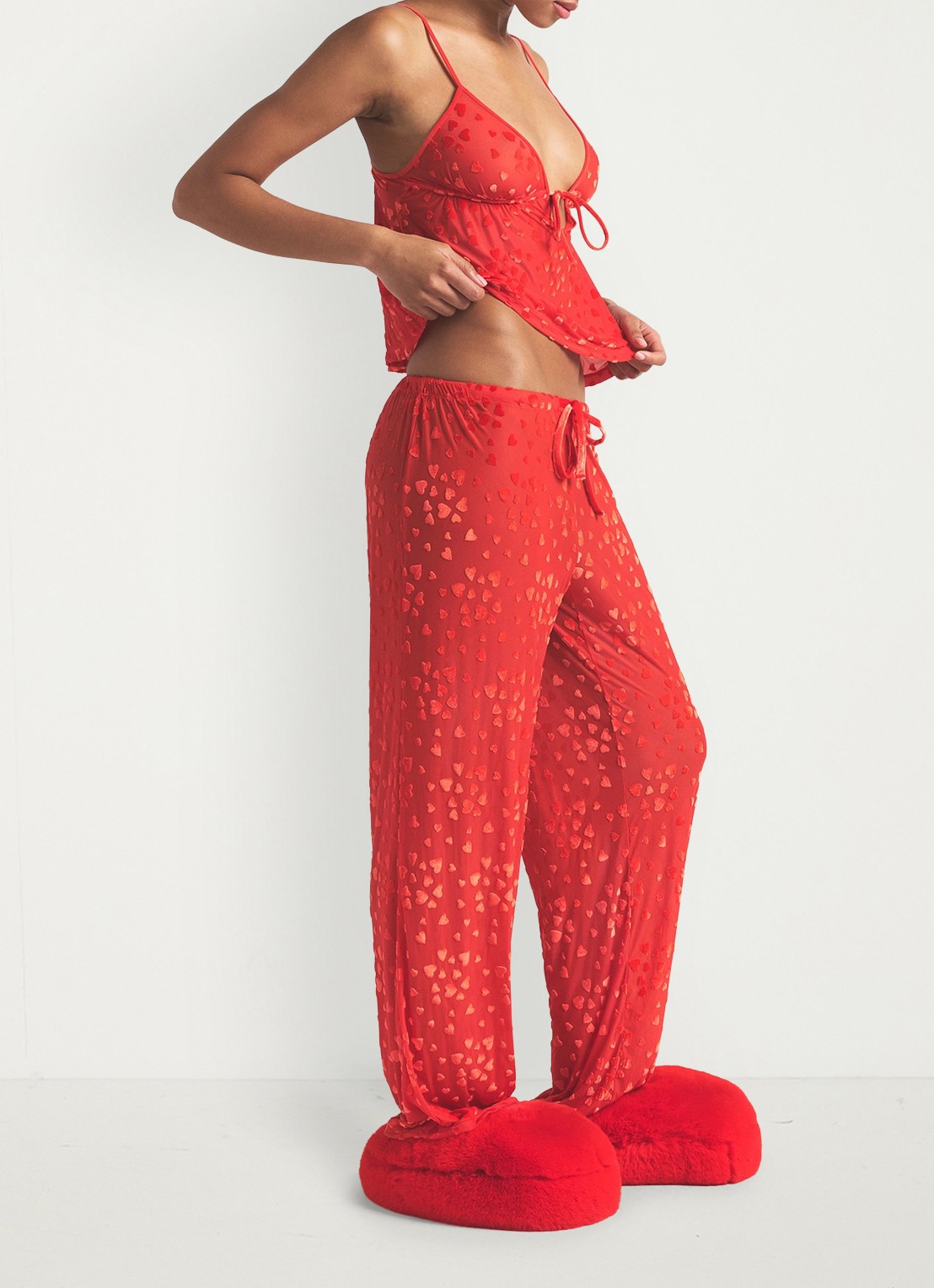 SKIMS Sheer Velvet pyjamaset met details van fluweel - detail 2 ruby