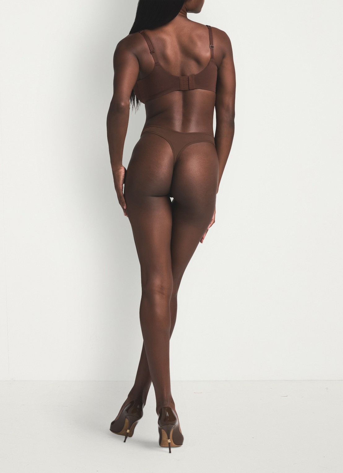 SKIMS Skims Ultimate plunge push up bh  - achterkant 3 chocoladebruin