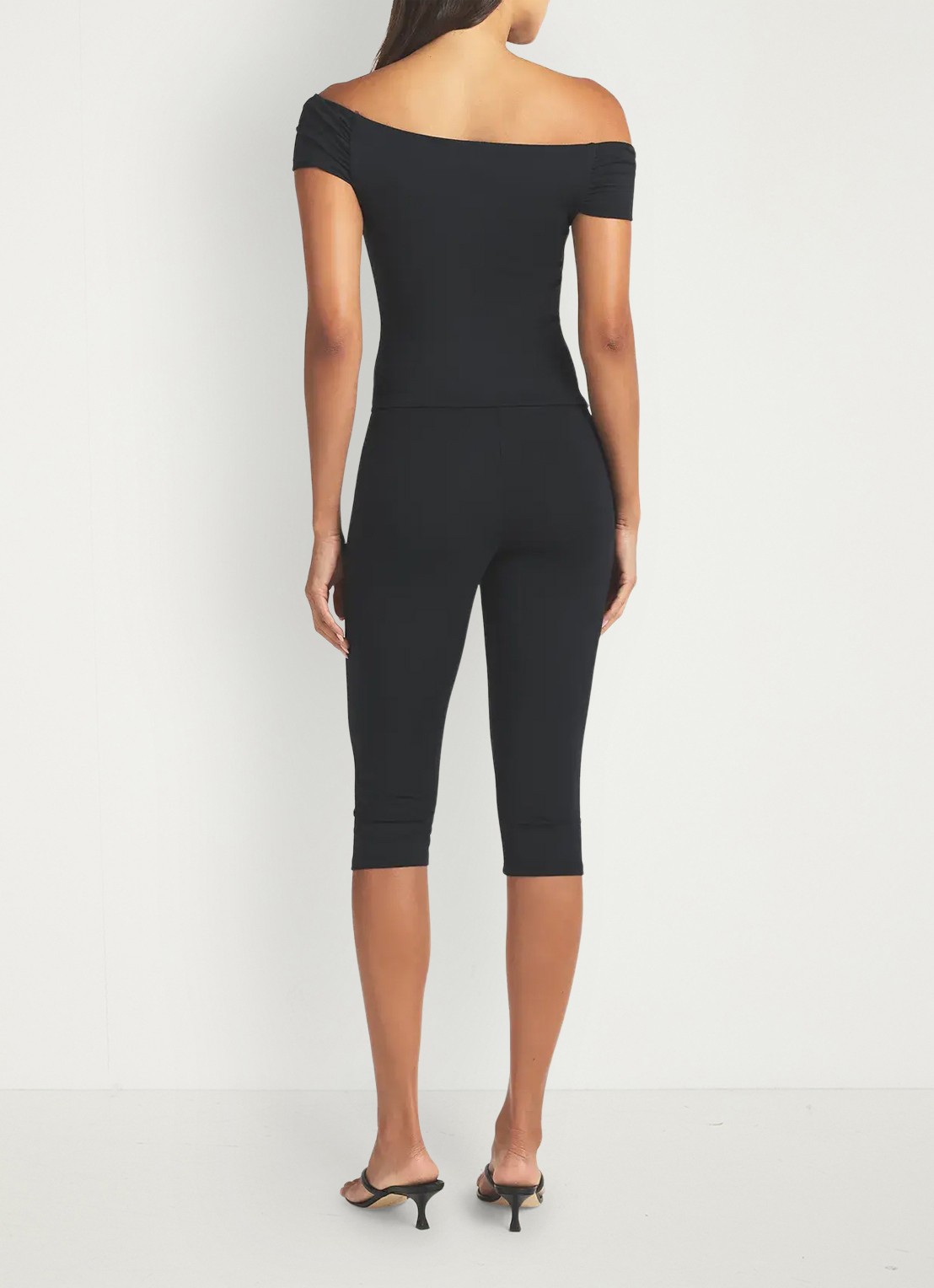 SKIMS Smooth Layers high waist capri broek - achterkant 3 zwart