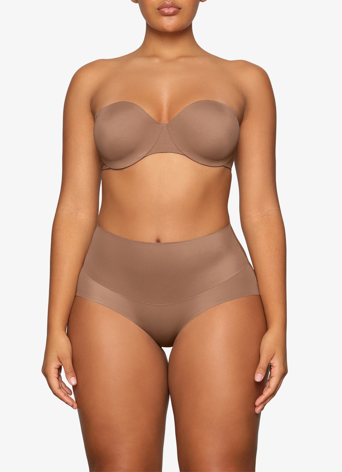 SKIMS Smoothing Intimates high waisted slip - detail bruin