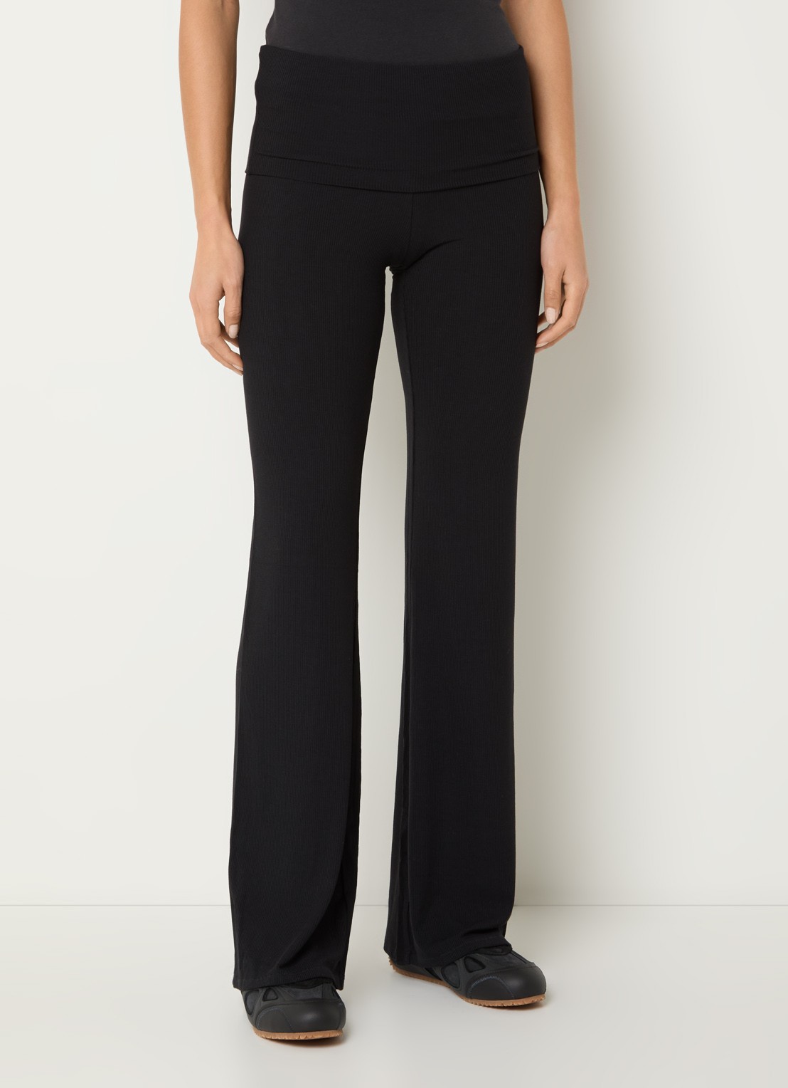 SKIMS Soft Lounge mid waist flared loungebroek - detail 2 zwart