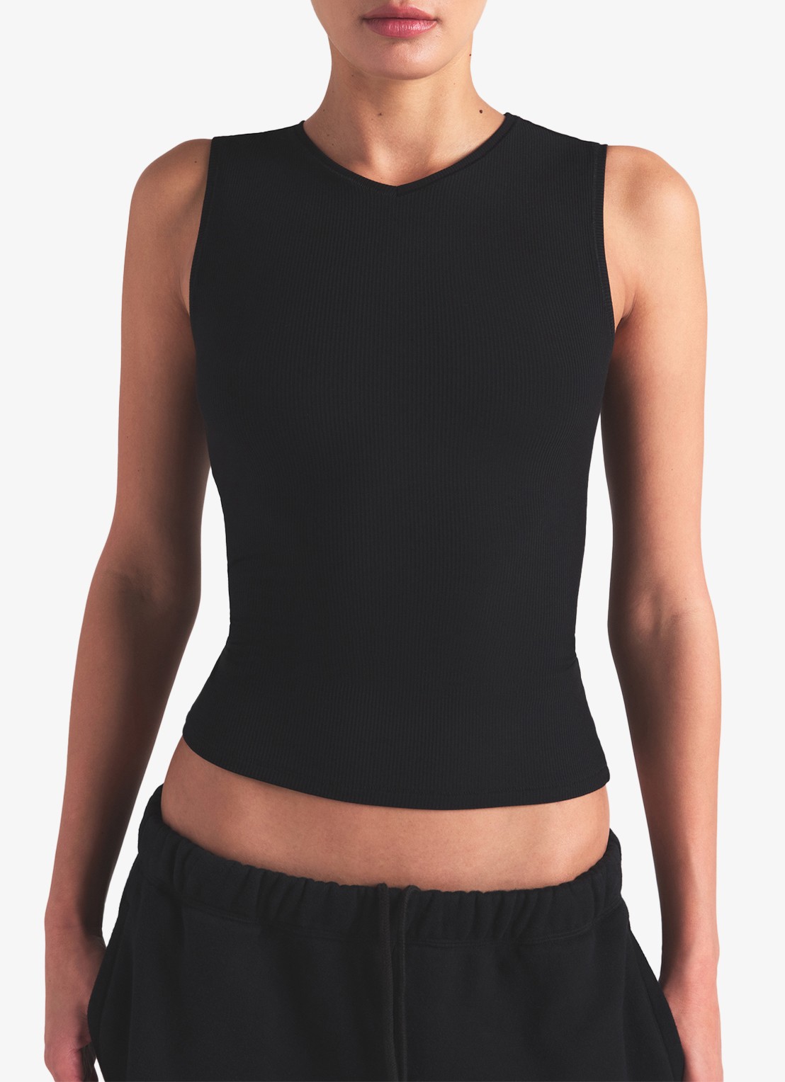 SKIMS Soft lounge V nek tank - detail 4 zwart