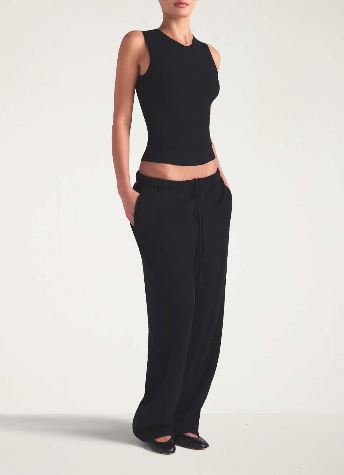 SKIMS Soft lounge V nek tank - detail 5 zwart