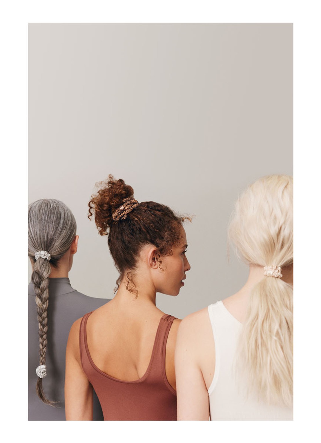 slip Pure Silk Skinny Scrunchies - zijden haarelastiek - detail 4 light brown