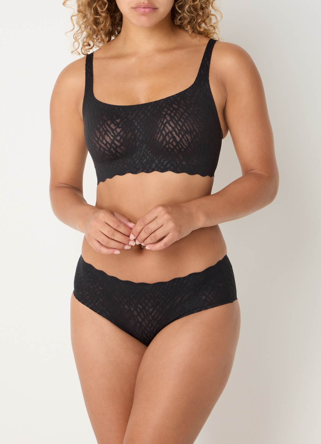 Sloggi Bliss naadloze bralette met uitneembare vulling - voorkant 4 zwart