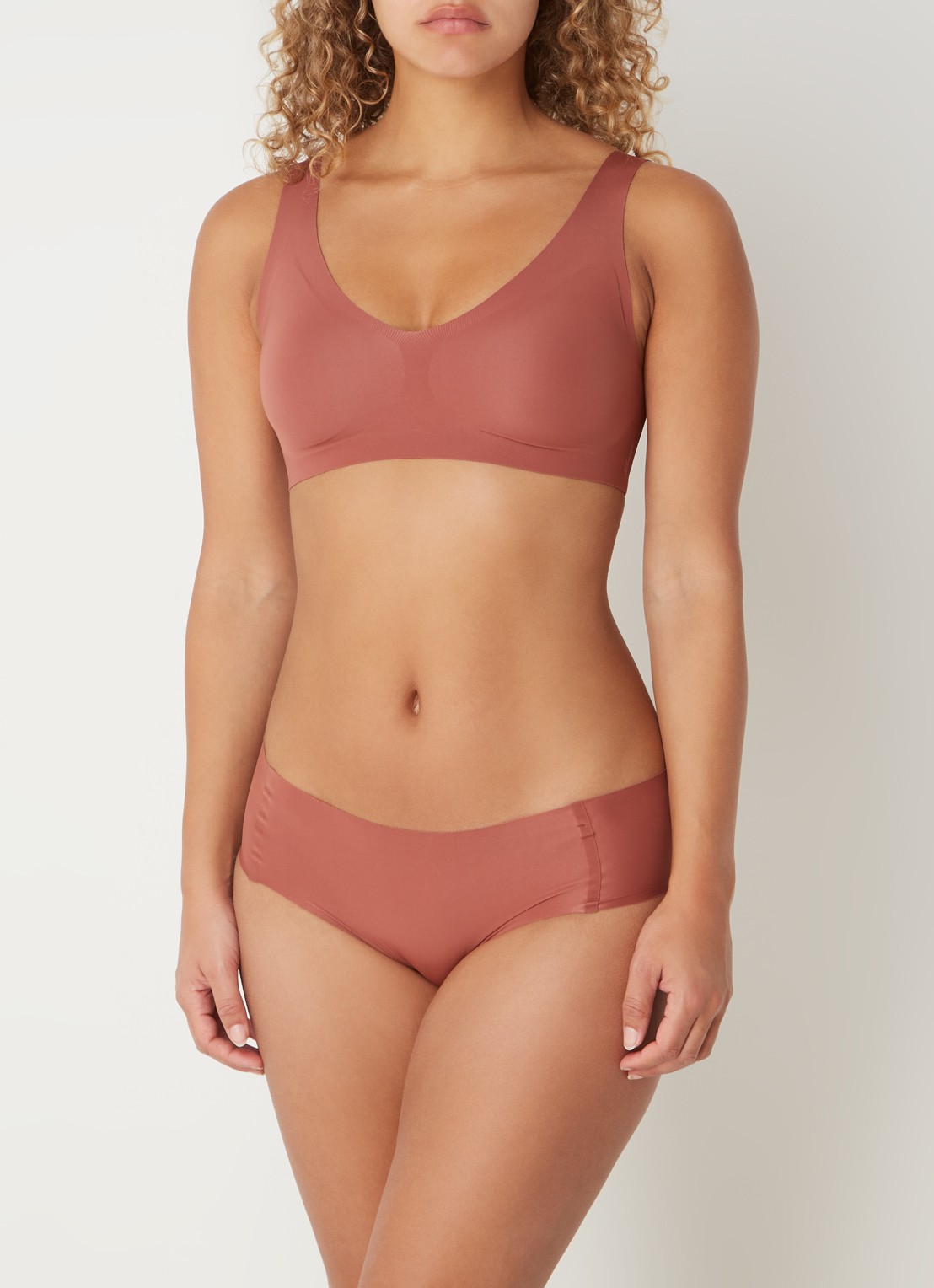 Sloggi Zero Feel 2.0 naadloze bralette met uitneembare vulling - voorkant 3 roodbruin