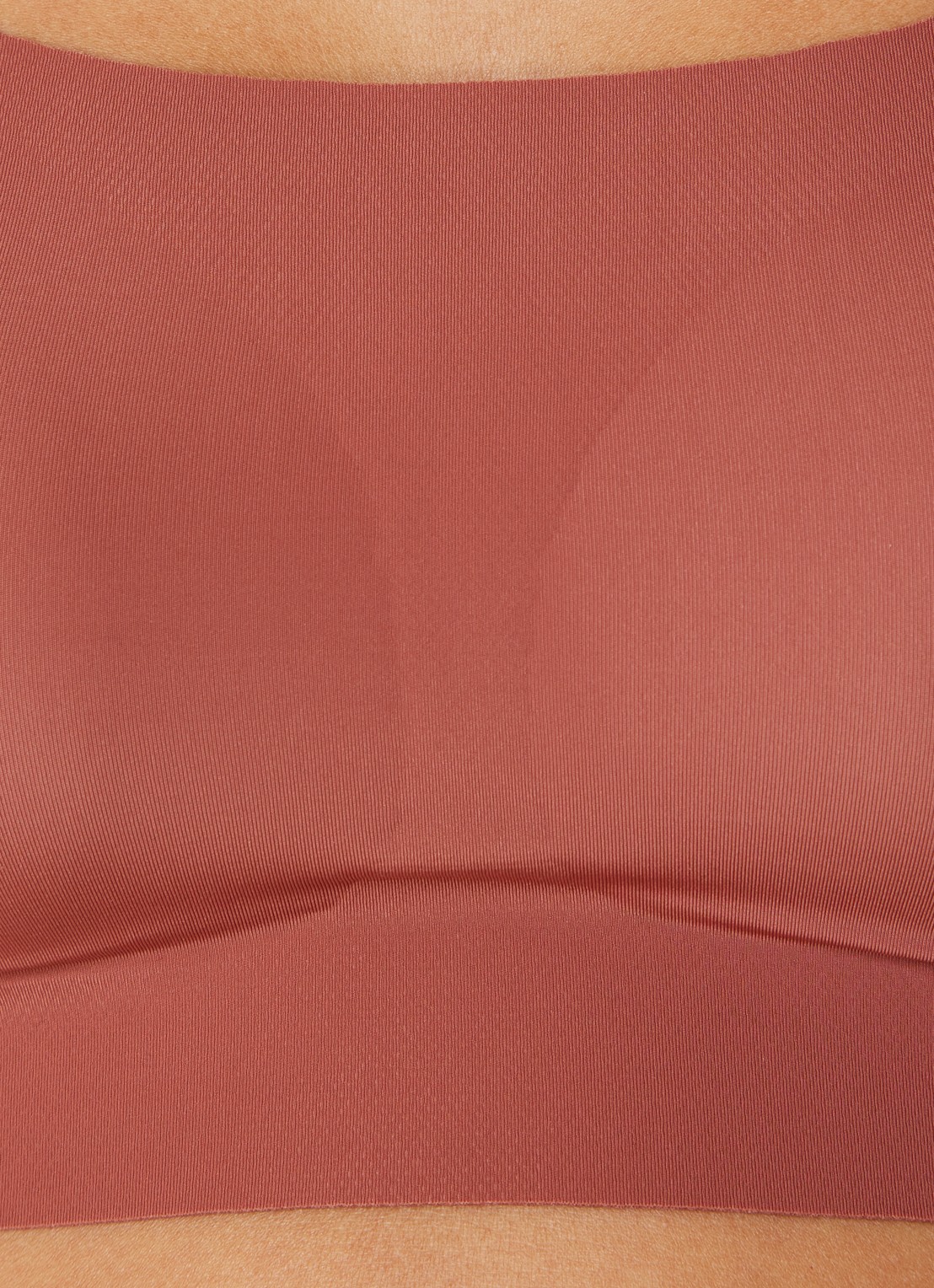 Sloggi Zero Feel 2.0 naadloze crop top met uitneembare vulling - detail 3 roodbruin