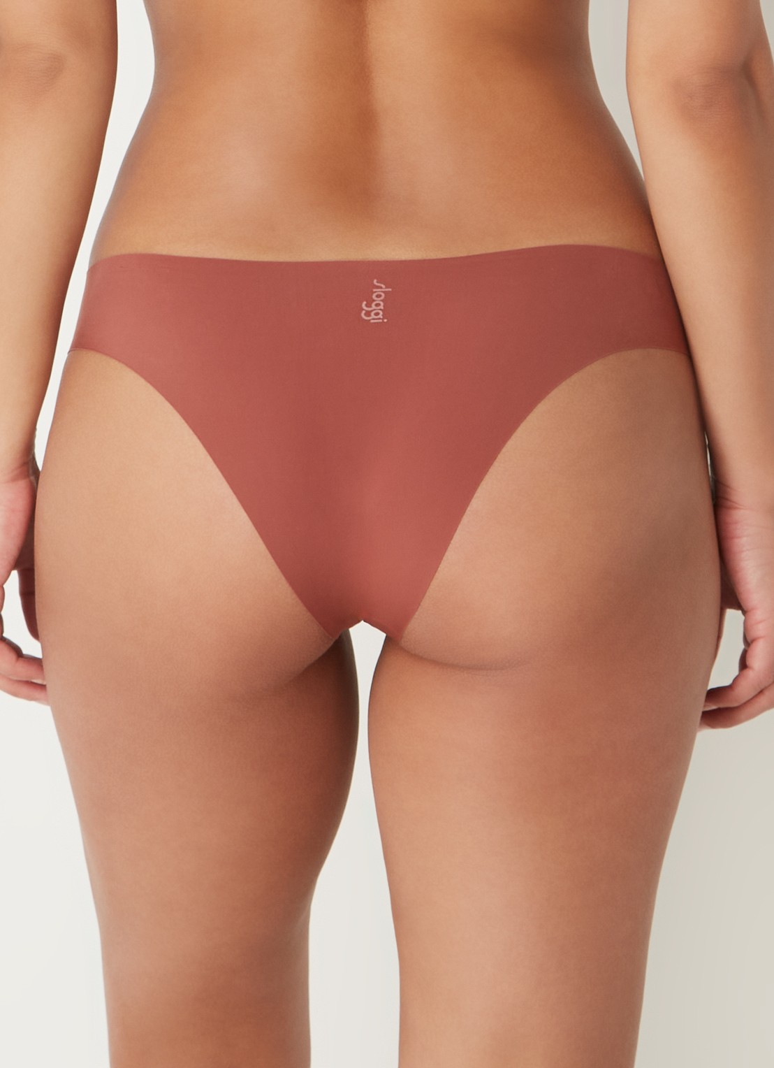Sloggi Zero Feel 2.0 naadloze tanga - achterkant 5 roodbruin