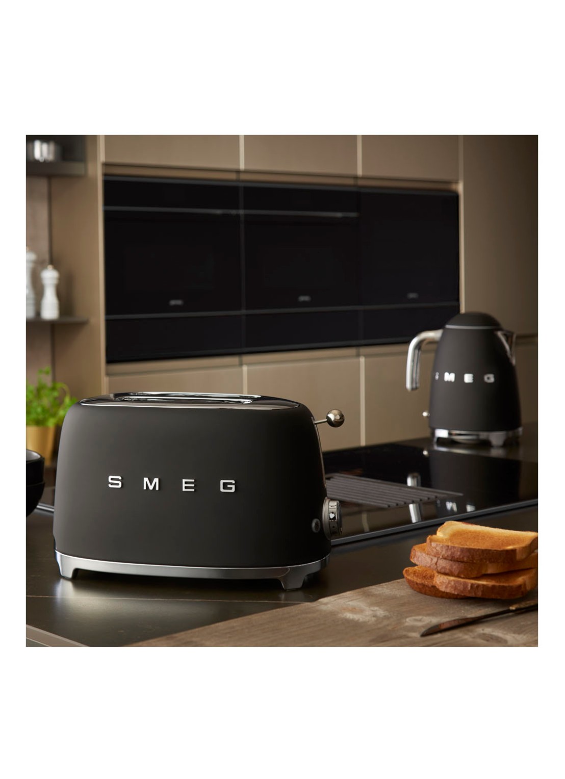 SMEG 50's Style broodrooster 2-slots TSF01BLMEU - voorkant 2 mat zwart
