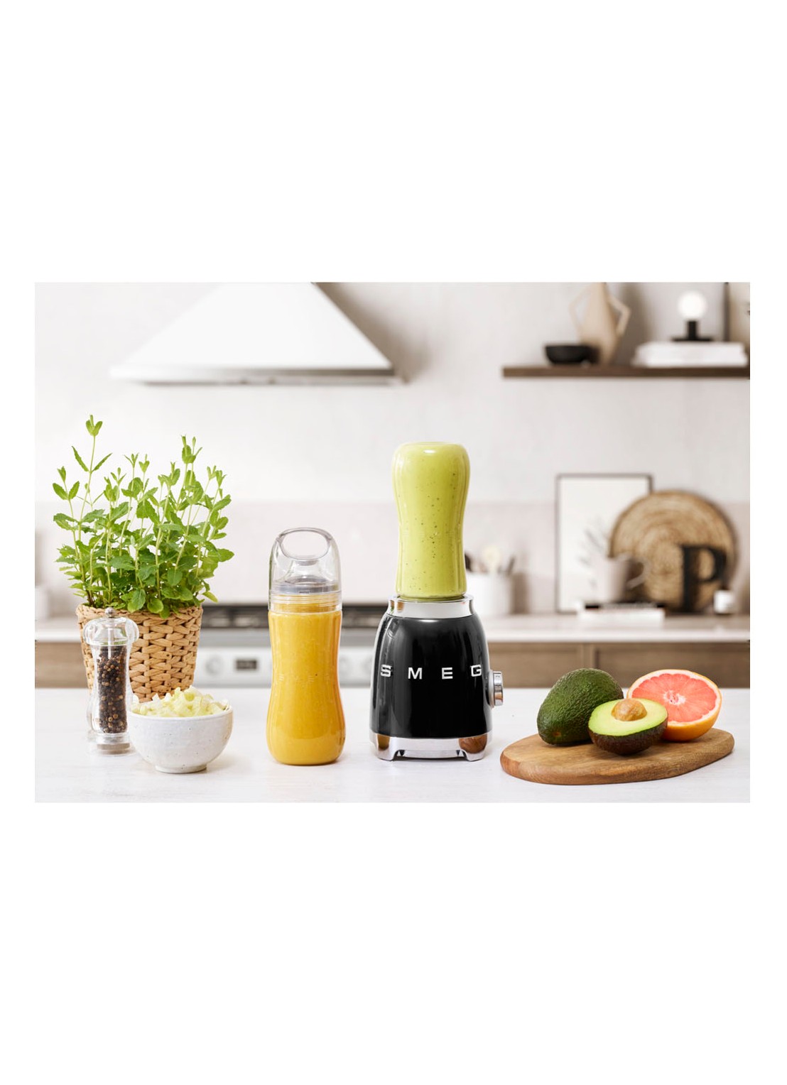 SMEG Personal blender 0,6 liter PBF01BLEU - detail 6 zwart