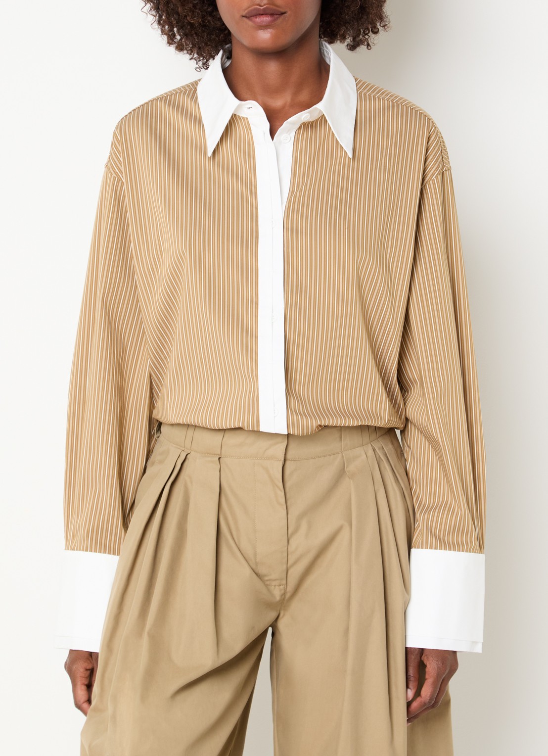 Sofie Schnoor Allisonsw oversized blouse met streepprint - detail 3 beige