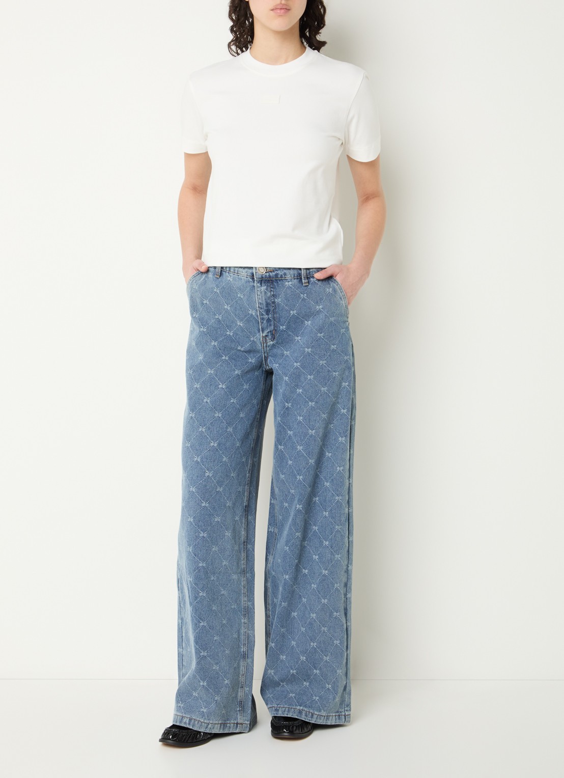 Sofie Schnoor Azzi-low high waist wide leg jeans met lichte wassing en ruitdessin - voorkant 2 indigo